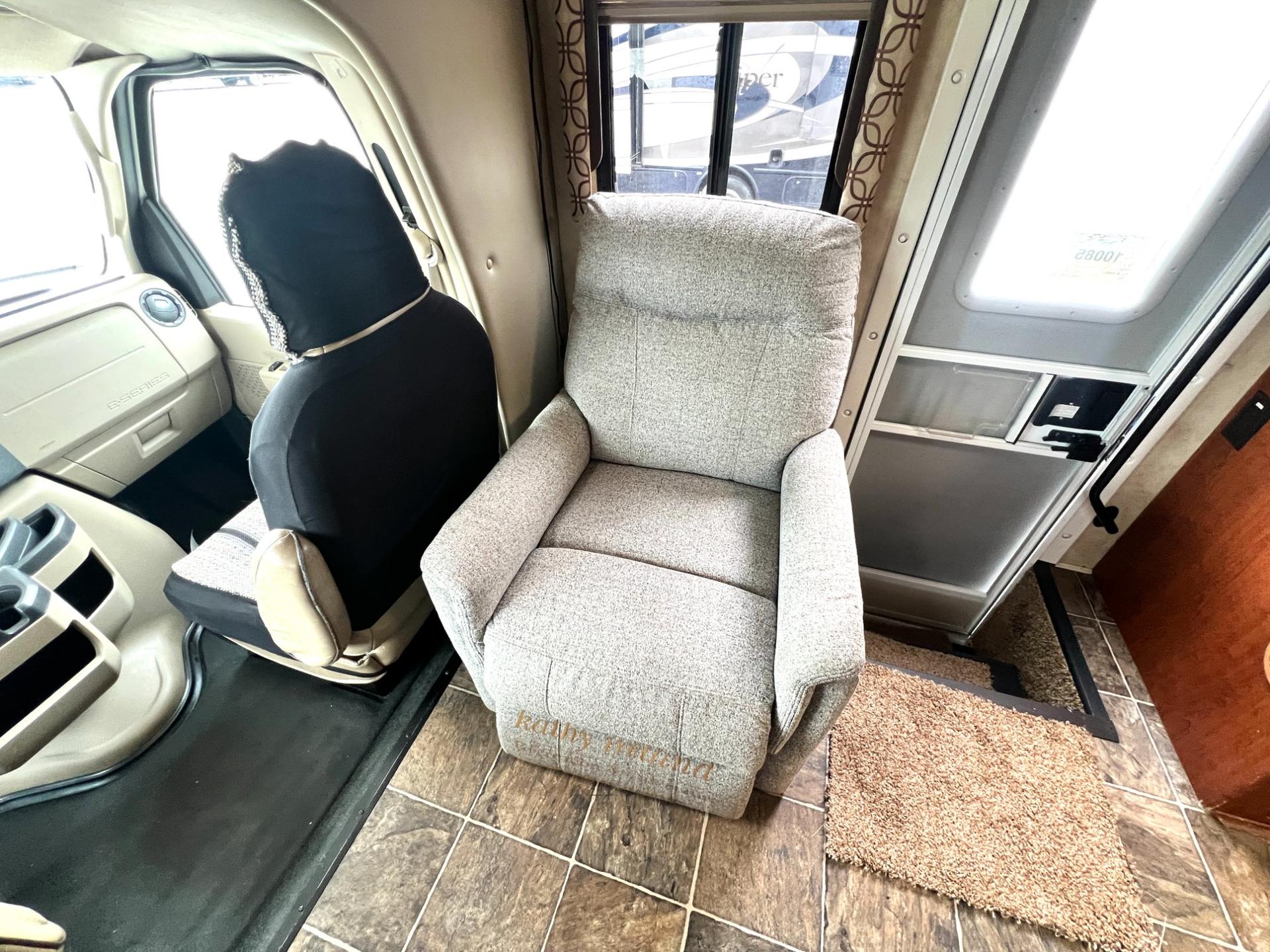 2012 Thor Motor Coach 2012 Thor Motor Coach Four Winds - thumbnail 19