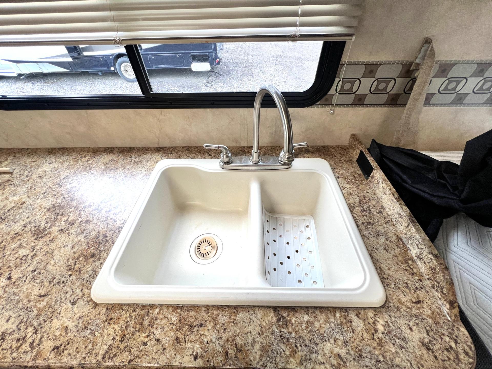 2012 Thor Motor Coach 2012 Thor Motor Coach Four Winds - thumbnail 26