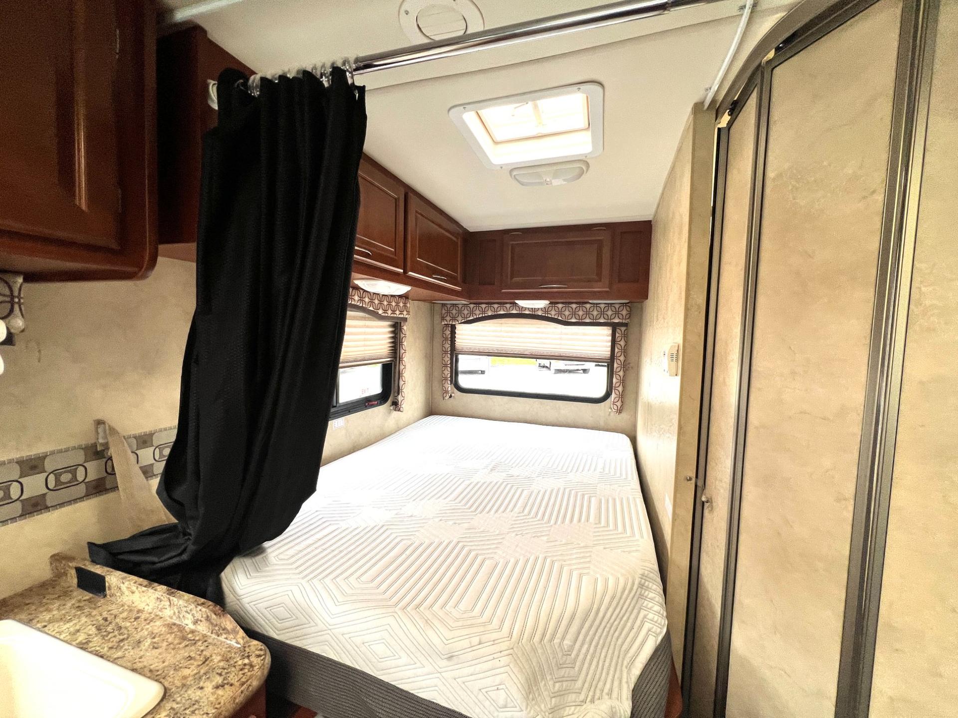 2012 Thor Motor Coach 2012 Thor Motor Coach Four Winds - thumbnail 27