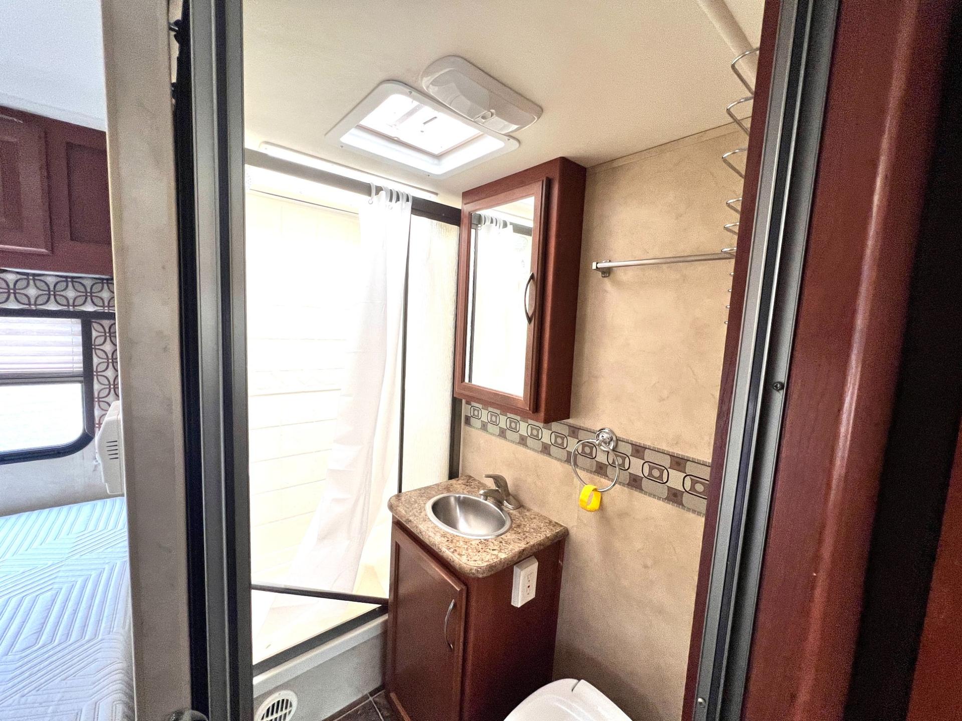 2012 Thor Motor Coach 2012 Thor Motor Coach Four Winds - thumbnail 28