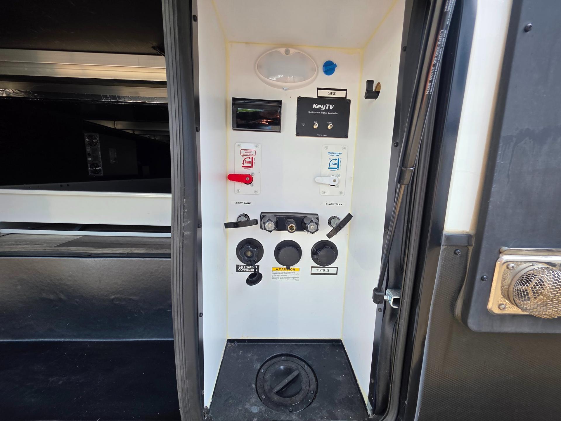 2022 Dutchmen 2022 Dutchmen Yukon - thumbnail 15