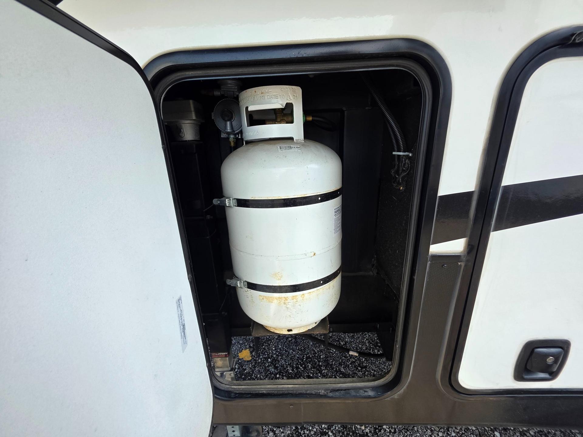 2022 Dutchmen 2022 Dutchmen Yukon - thumbnail 16