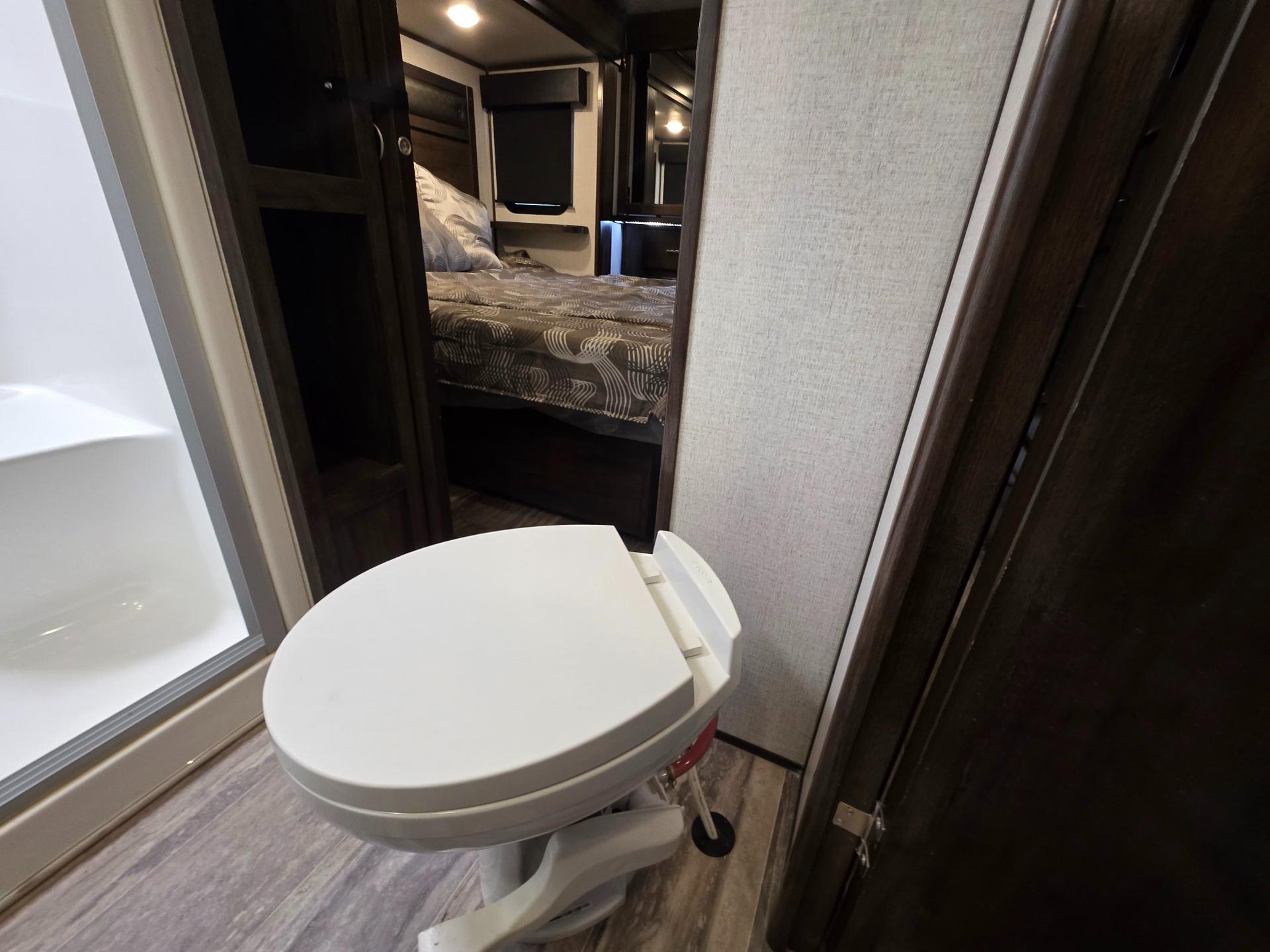 2022 Dutchmen 2022 Dutchmen Yukon - thumbnail 52