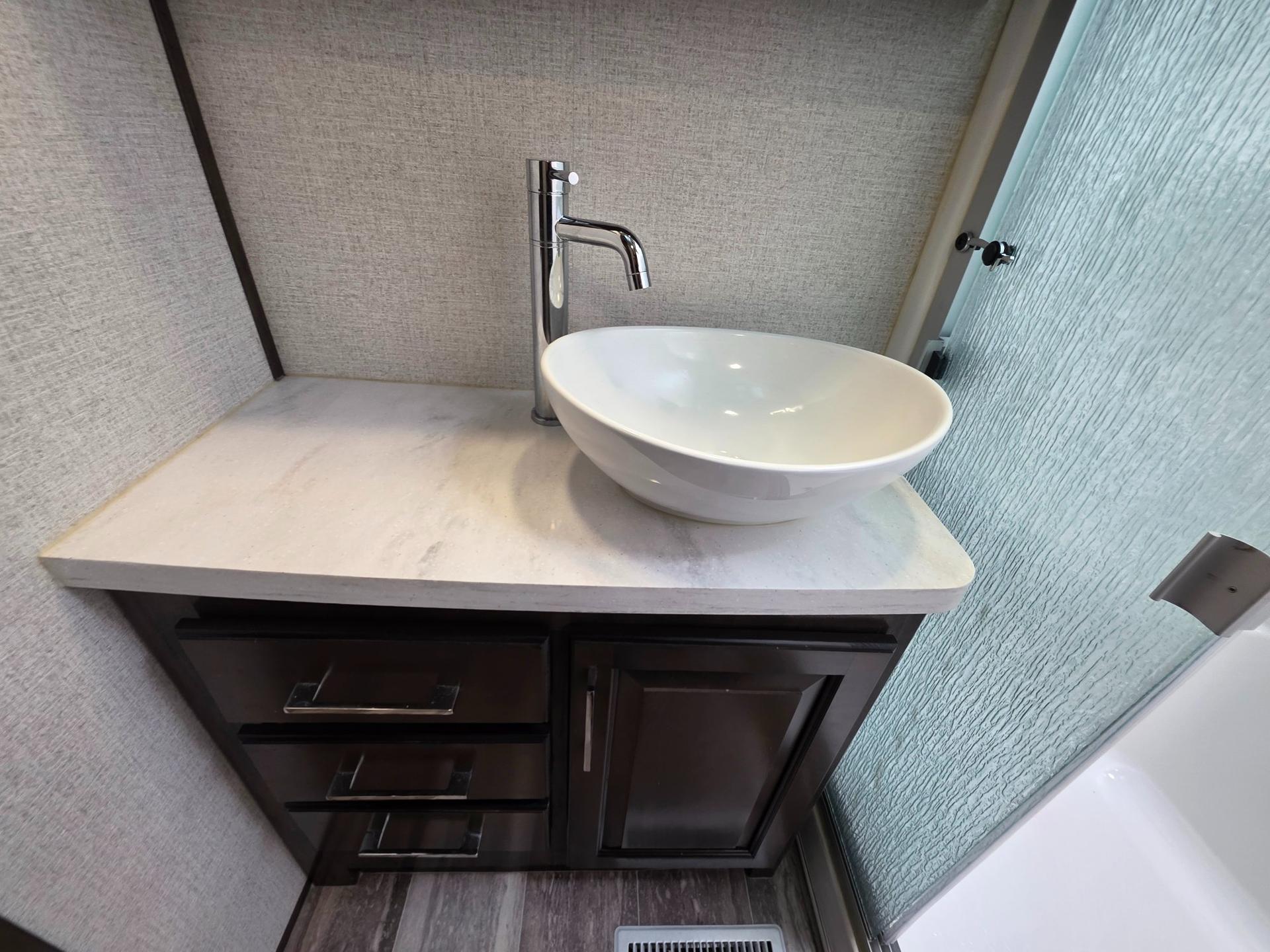 2022 Dutchmen 2022 Dutchmen Yukon - thumbnail 56