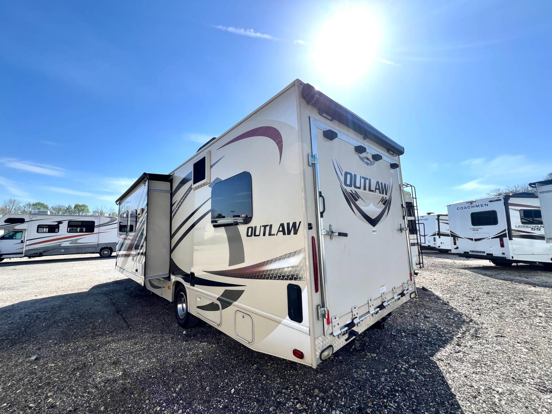 2016 Thor Motor Coach 2016 Thor Motor Coach Outlaw - thumbnail 5