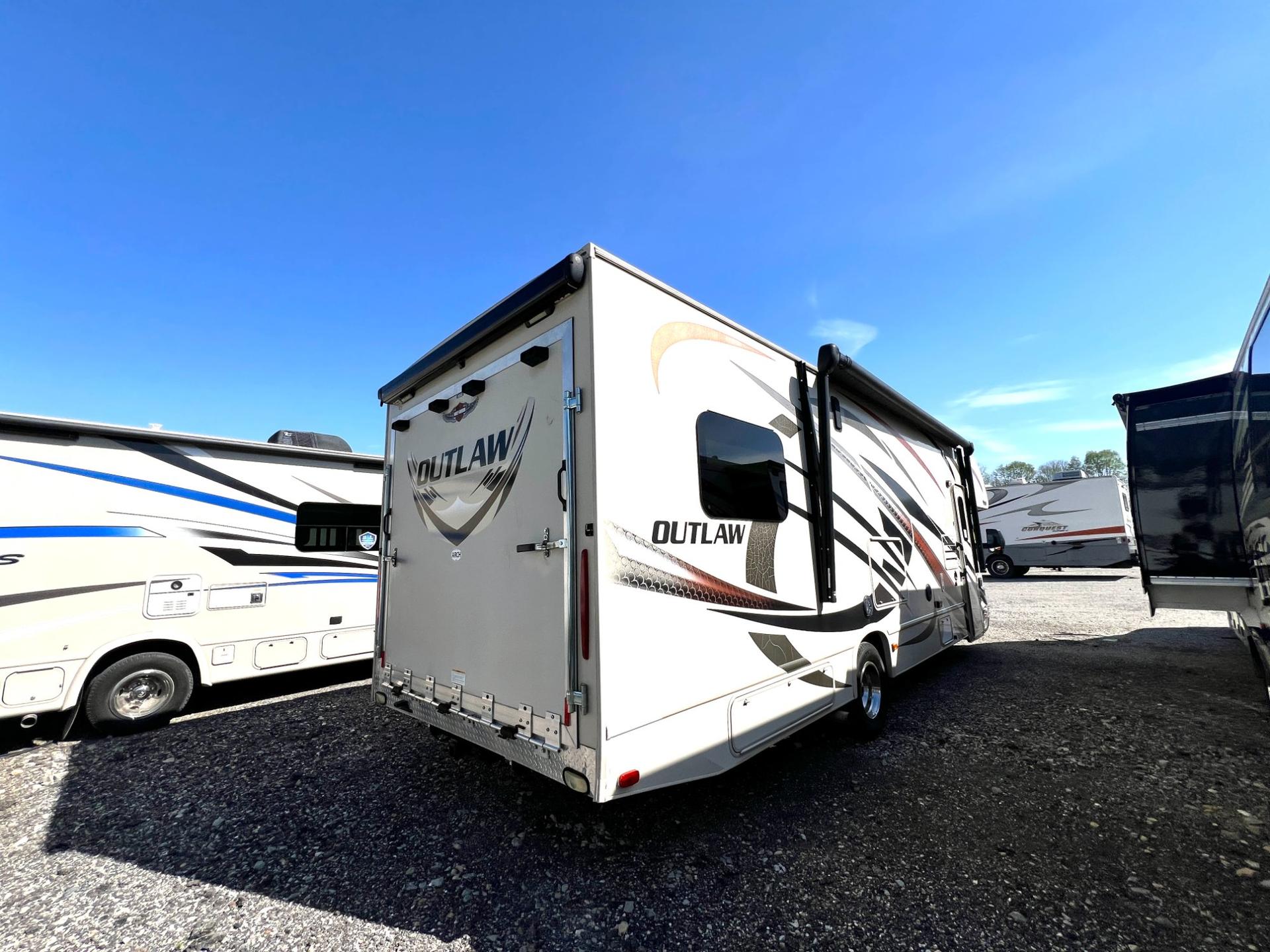 2016 Thor Motor Coach 2016 Thor Motor Coach Outlaw - thumbnail 7