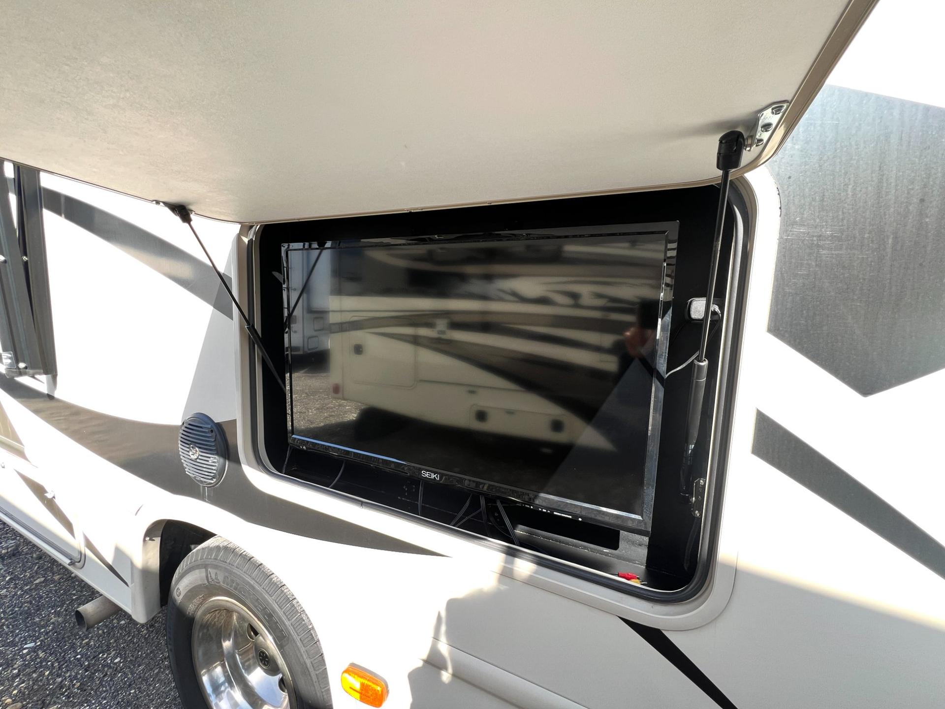 2016 Thor Motor Coach 2016 Thor Motor Coach Outlaw - thumbnail 9