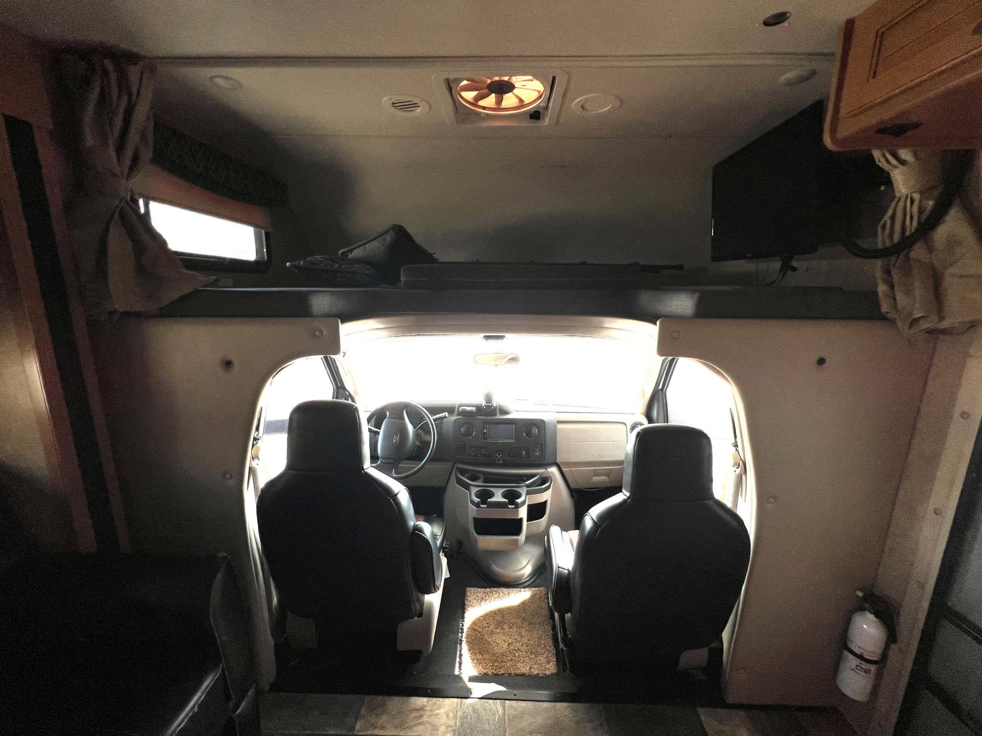 2016 Thor Motor Coach 2016 Thor Motor Coach Outlaw - thumbnail 11