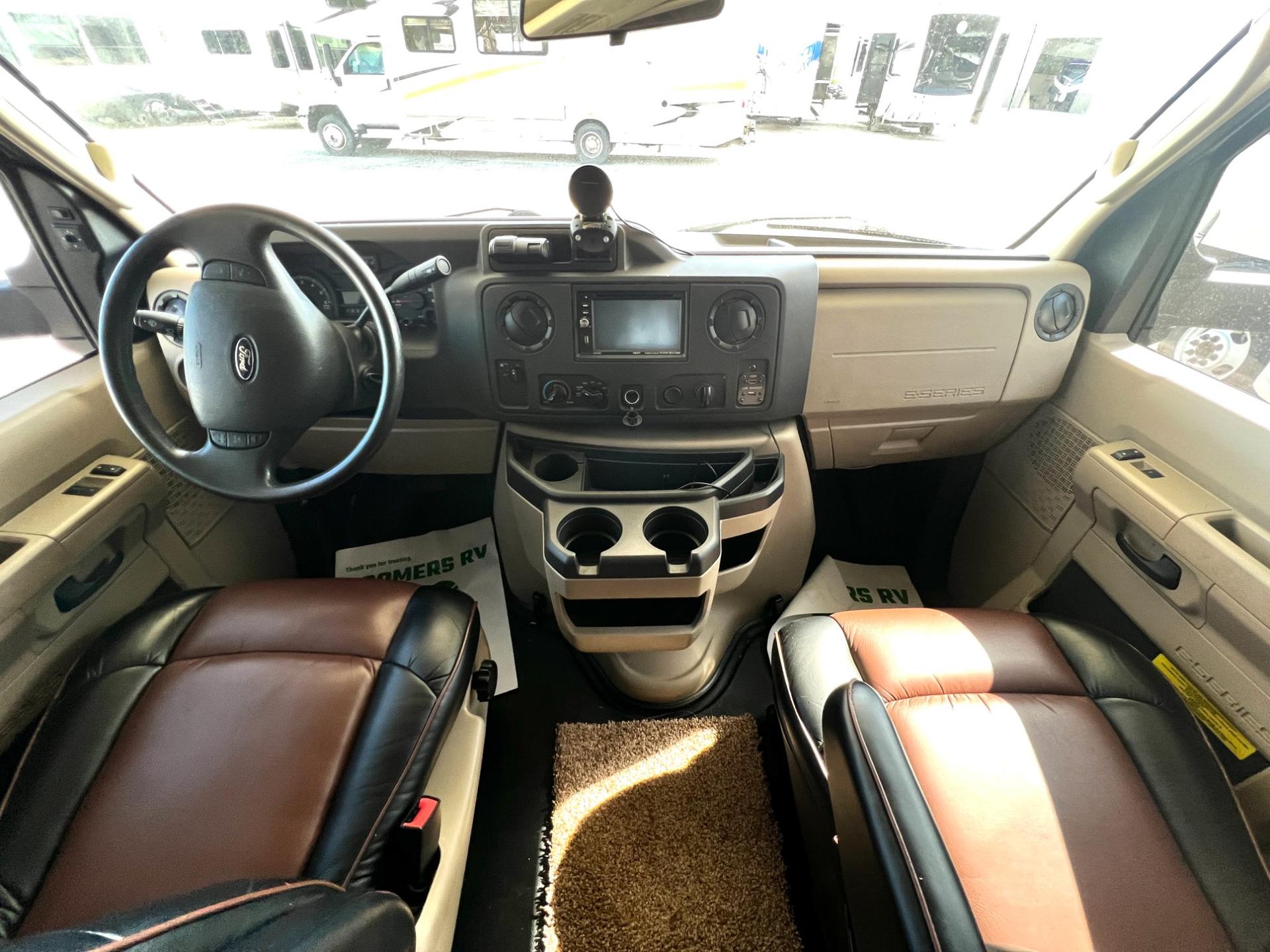 2016 Thor Motor Coach 2016 Thor Motor Coach Outlaw - thumbnail 13