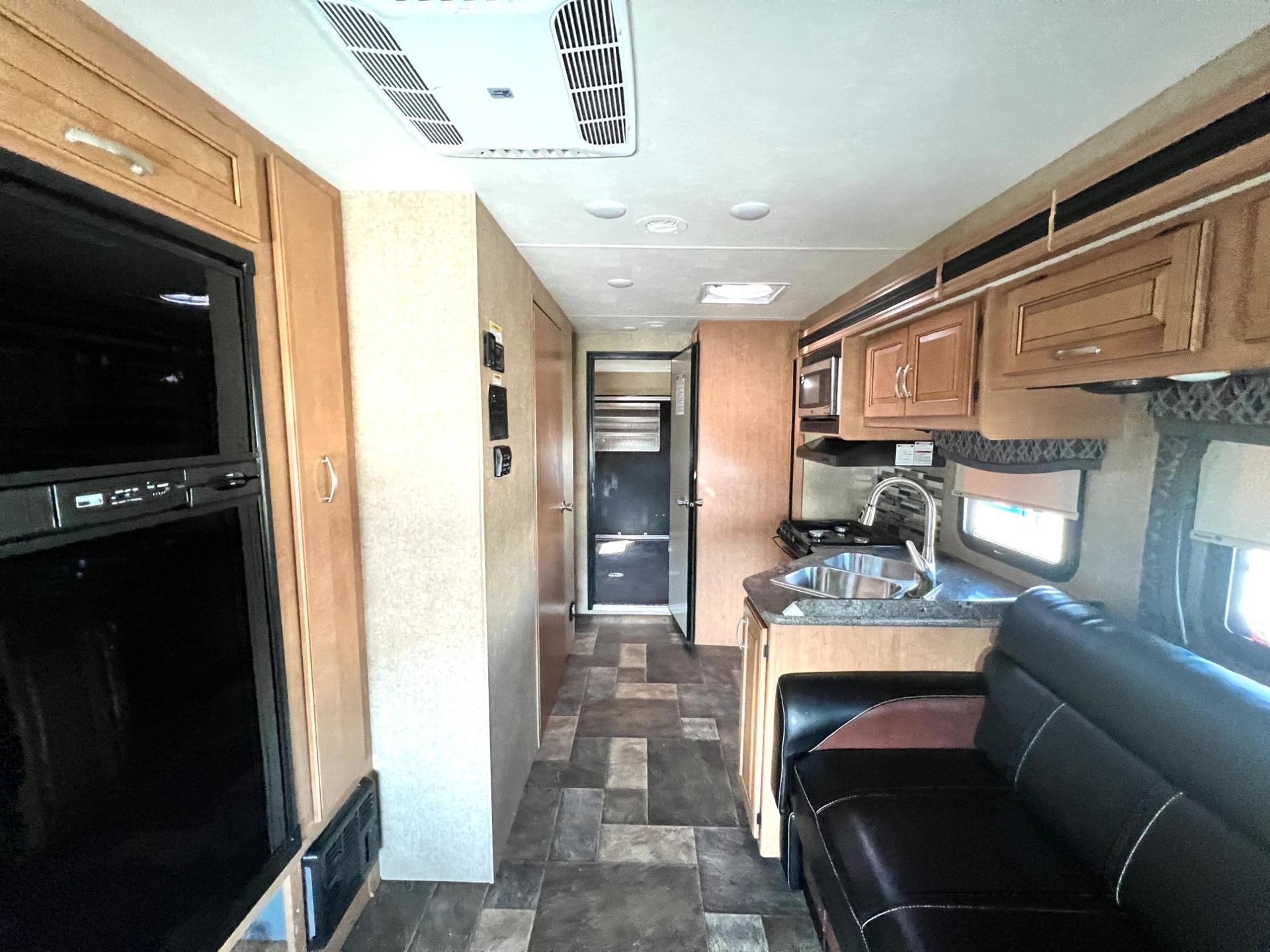 2016 Thor Motor Coach 2016 Thor Motor Coach Outlaw - thumbnail 18