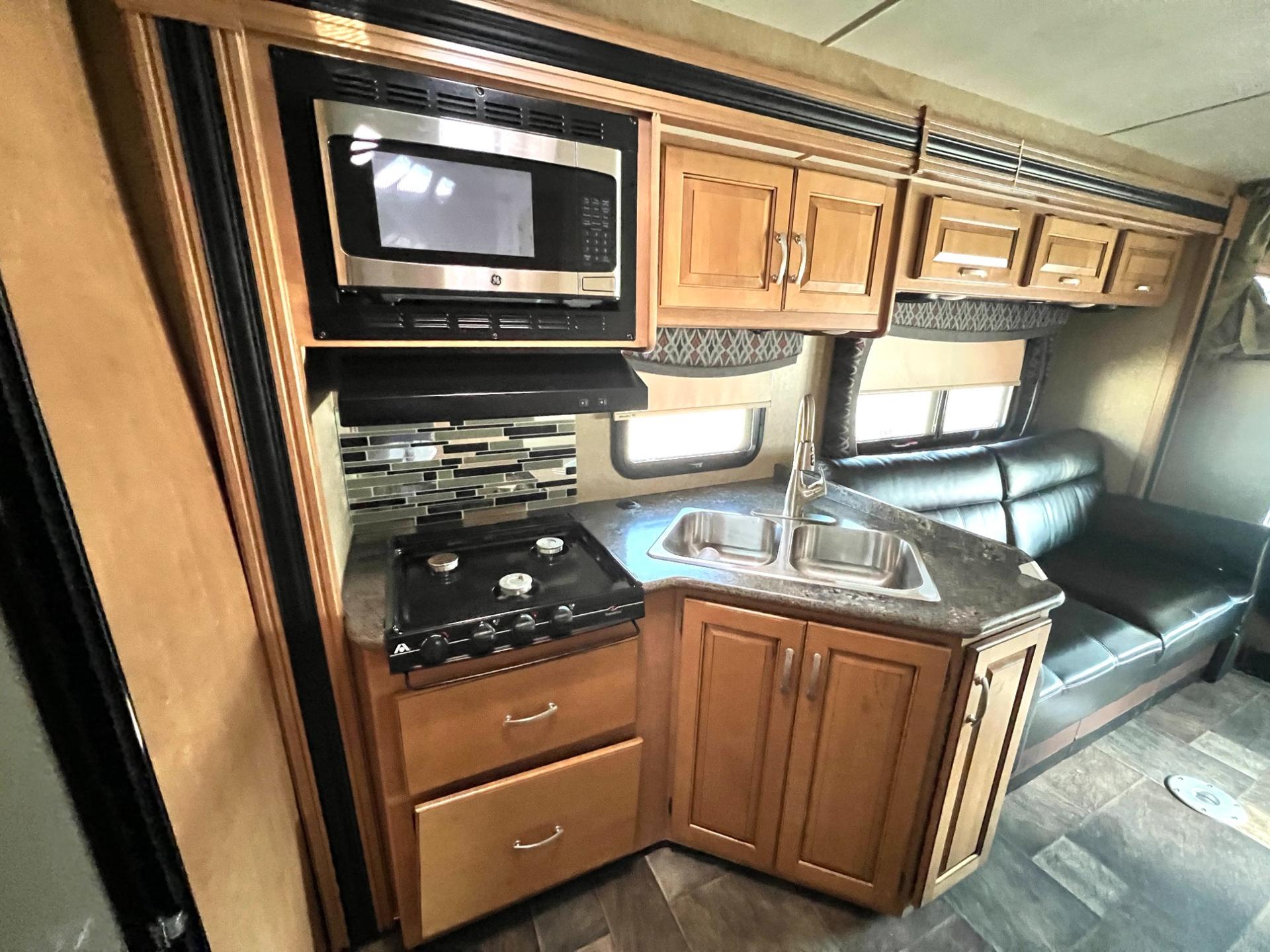 2016 Thor Motor Coach 2016 Thor Motor Coach Outlaw - thumbnail 23