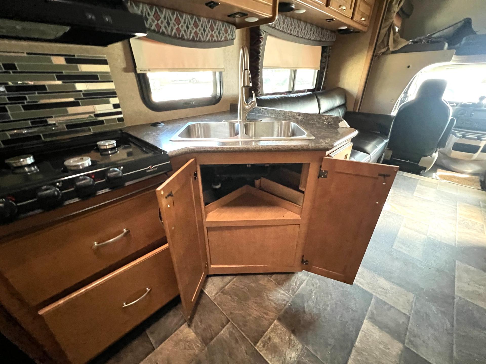 2016 Thor Motor Coach 2016 Thor Motor Coach Outlaw - thumbnail 25