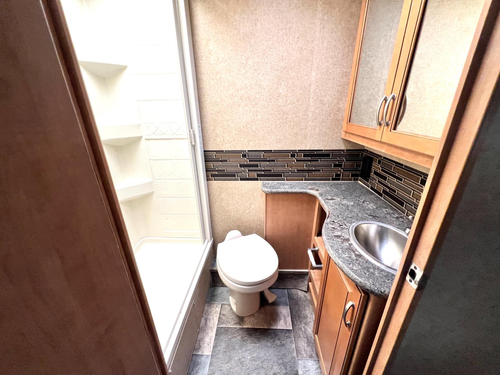 2016 Thor Motor Coach 2016 Thor Motor Coach Outlaw - thumbnail 30