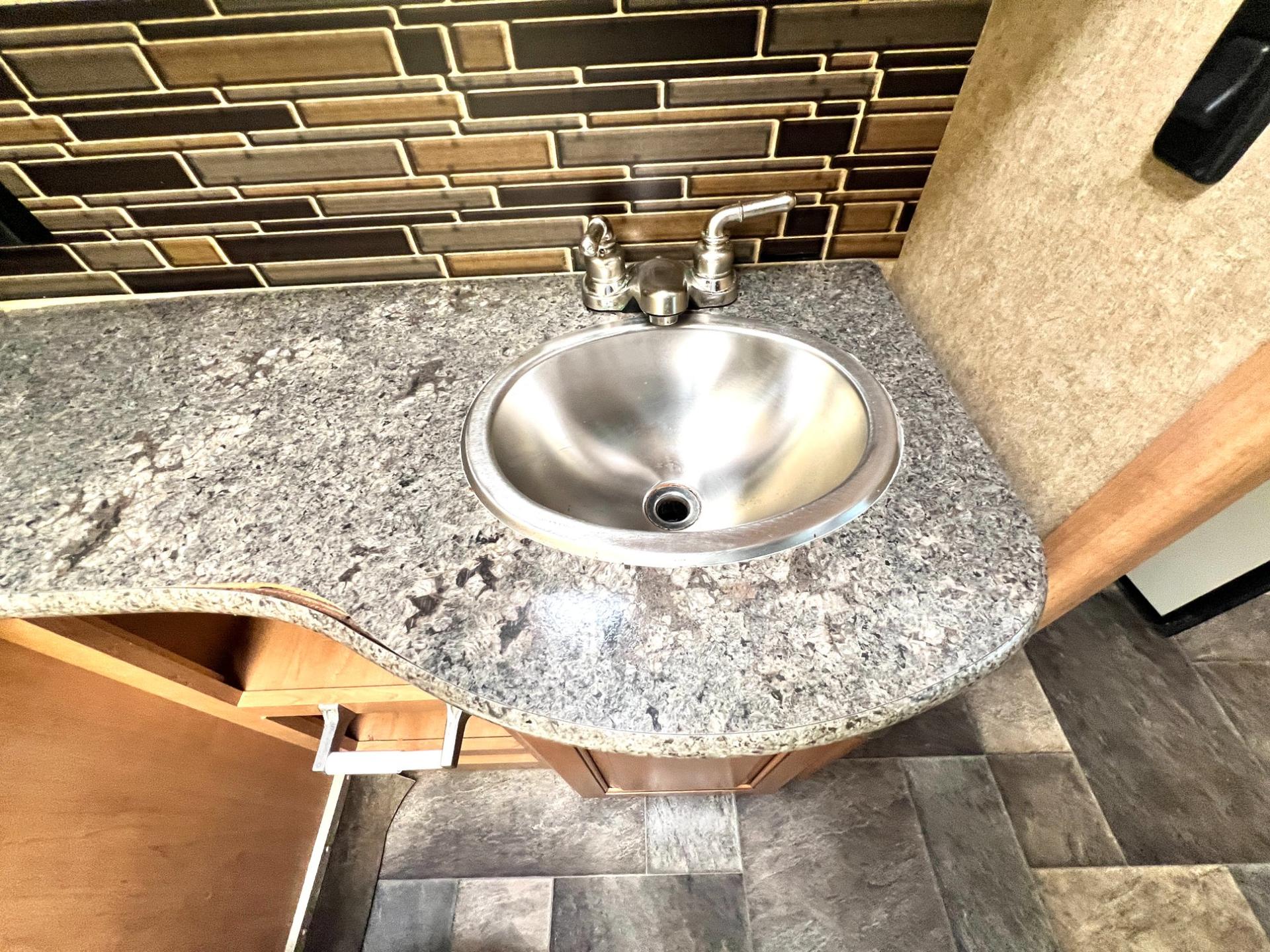 2016 Thor Motor Coach 2016 Thor Motor Coach Outlaw - thumbnail 34