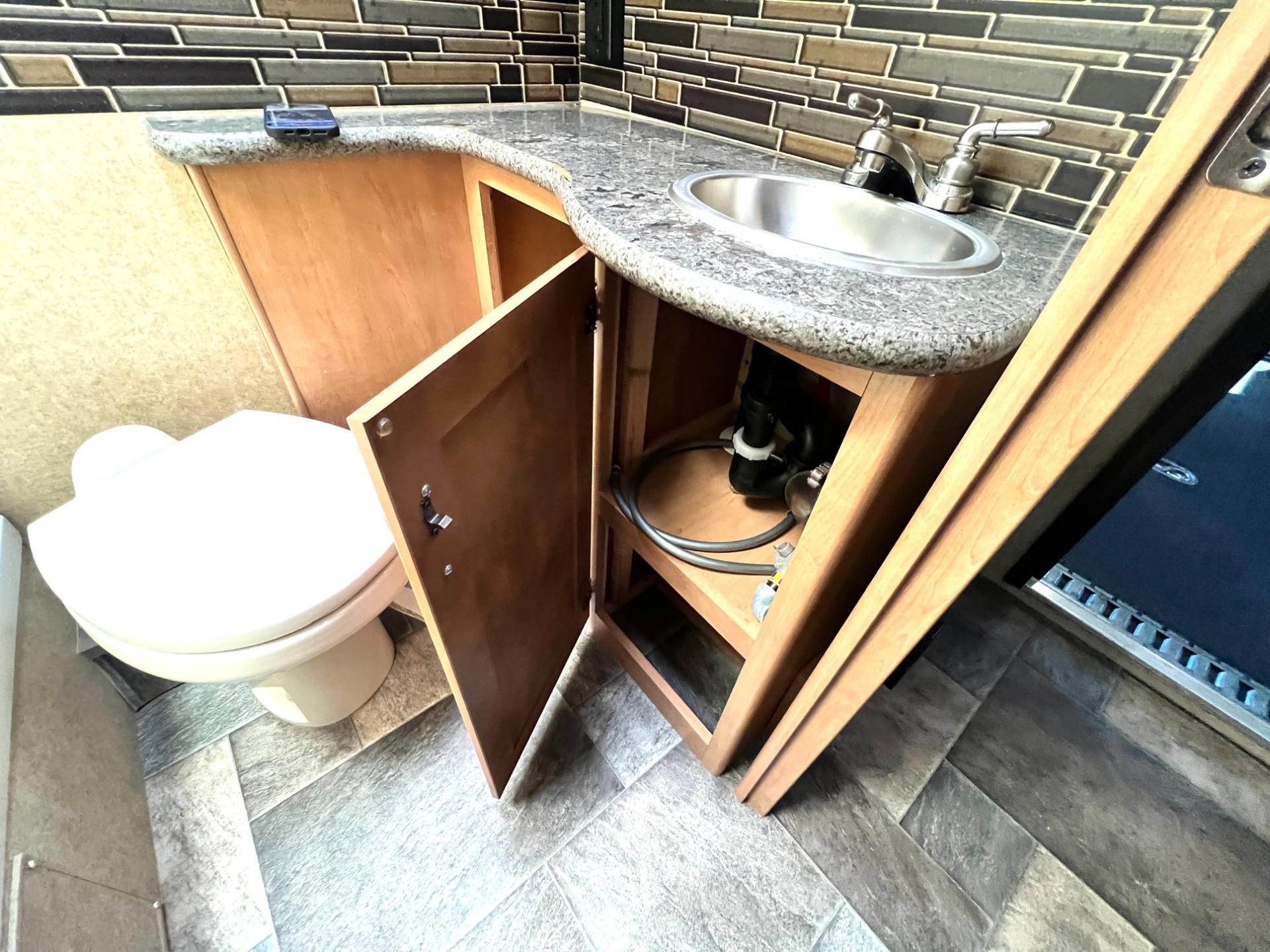 2016 Thor Motor Coach 2016 Thor Motor Coach Outlaw - thumbnail 35