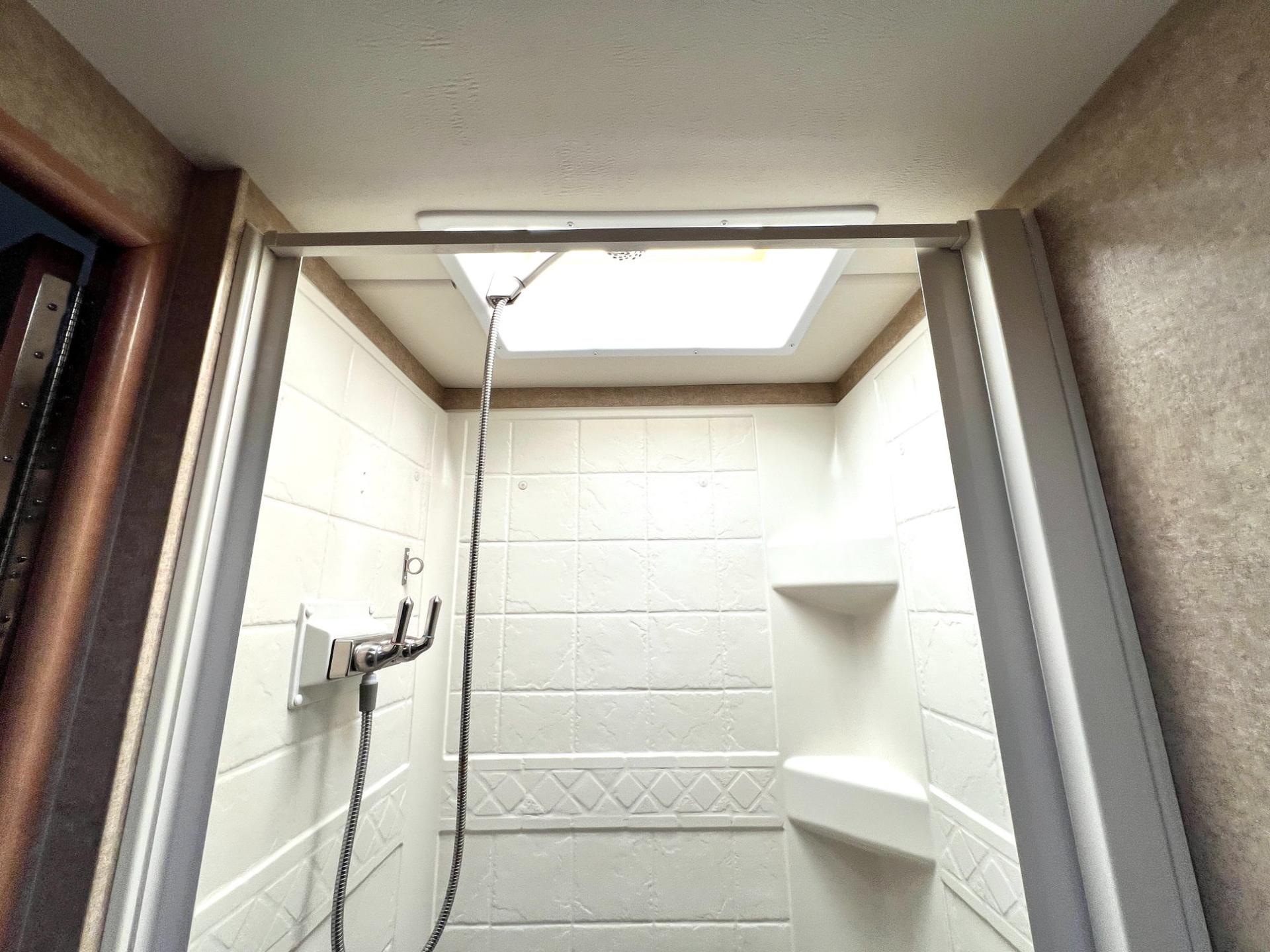 2016 Thor Motor Coach 2016 Thor Motor Coach Outlaw - thumbnail 37