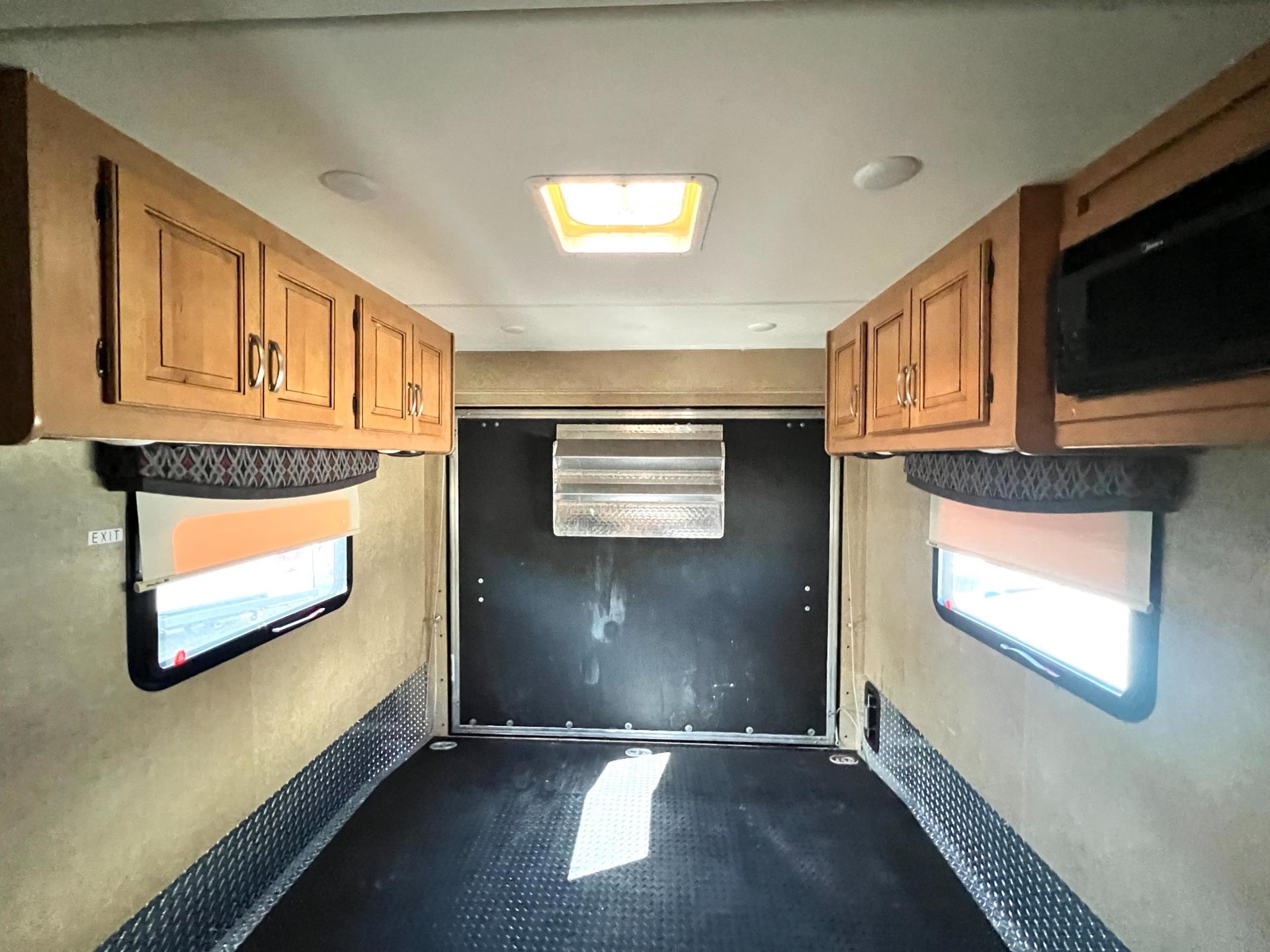 2016 Thor Motor Coach 2016 Thor Motor Coach Outlaw - thumbnail 40