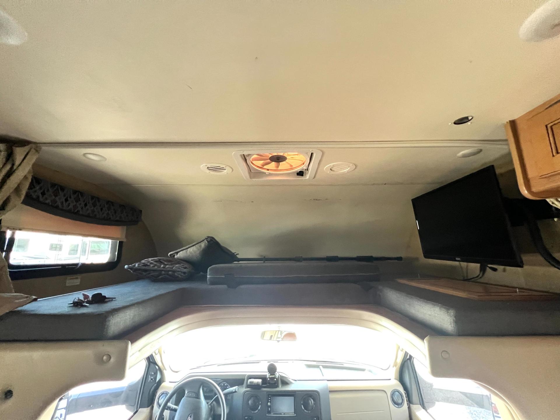 2016 Thor Motor Coach 2016 Thor Motor Coach Outlaw - thumbnail 12