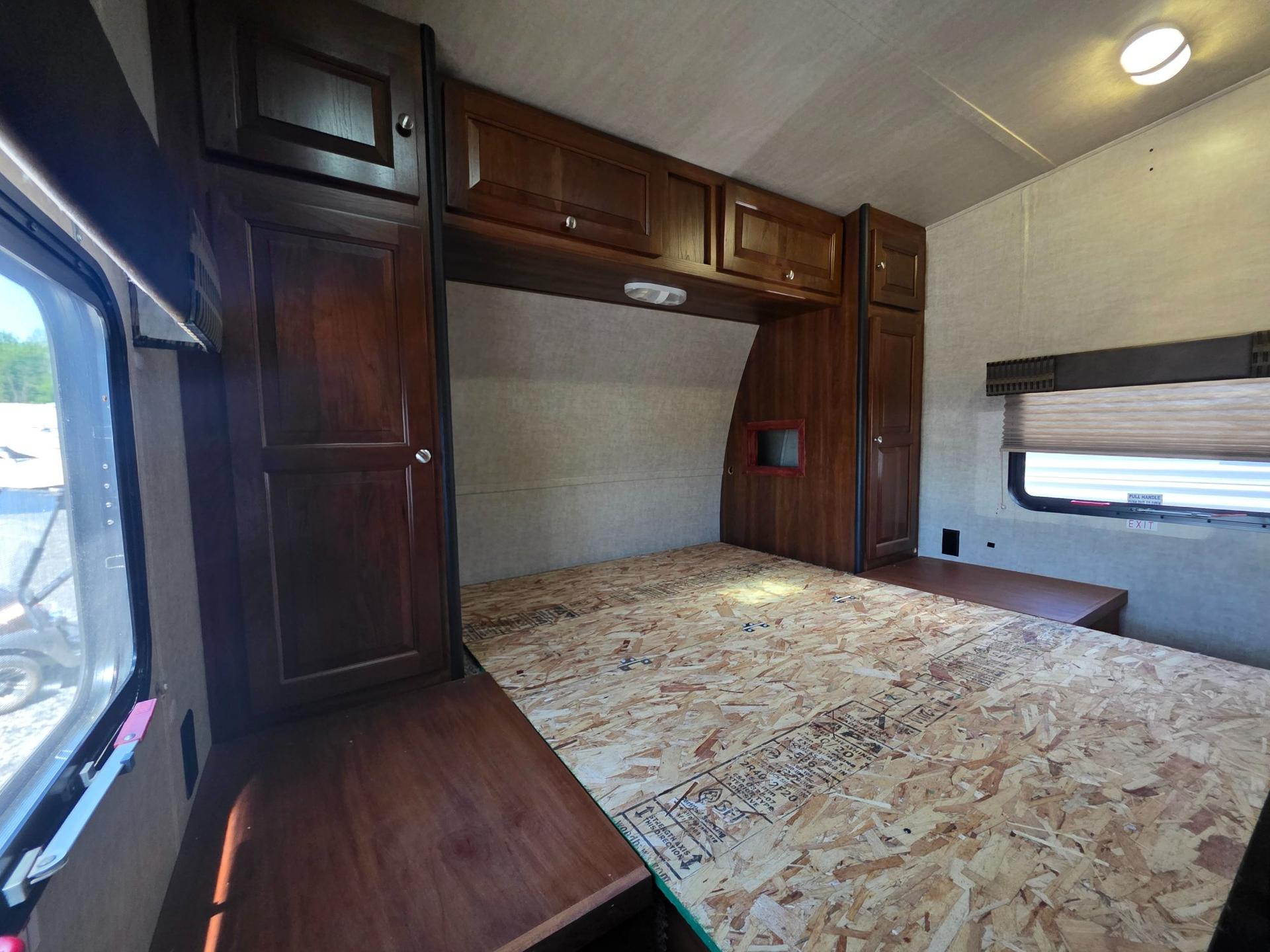 2015 Keystone 2015 Keystone Impact - thumbnail 32