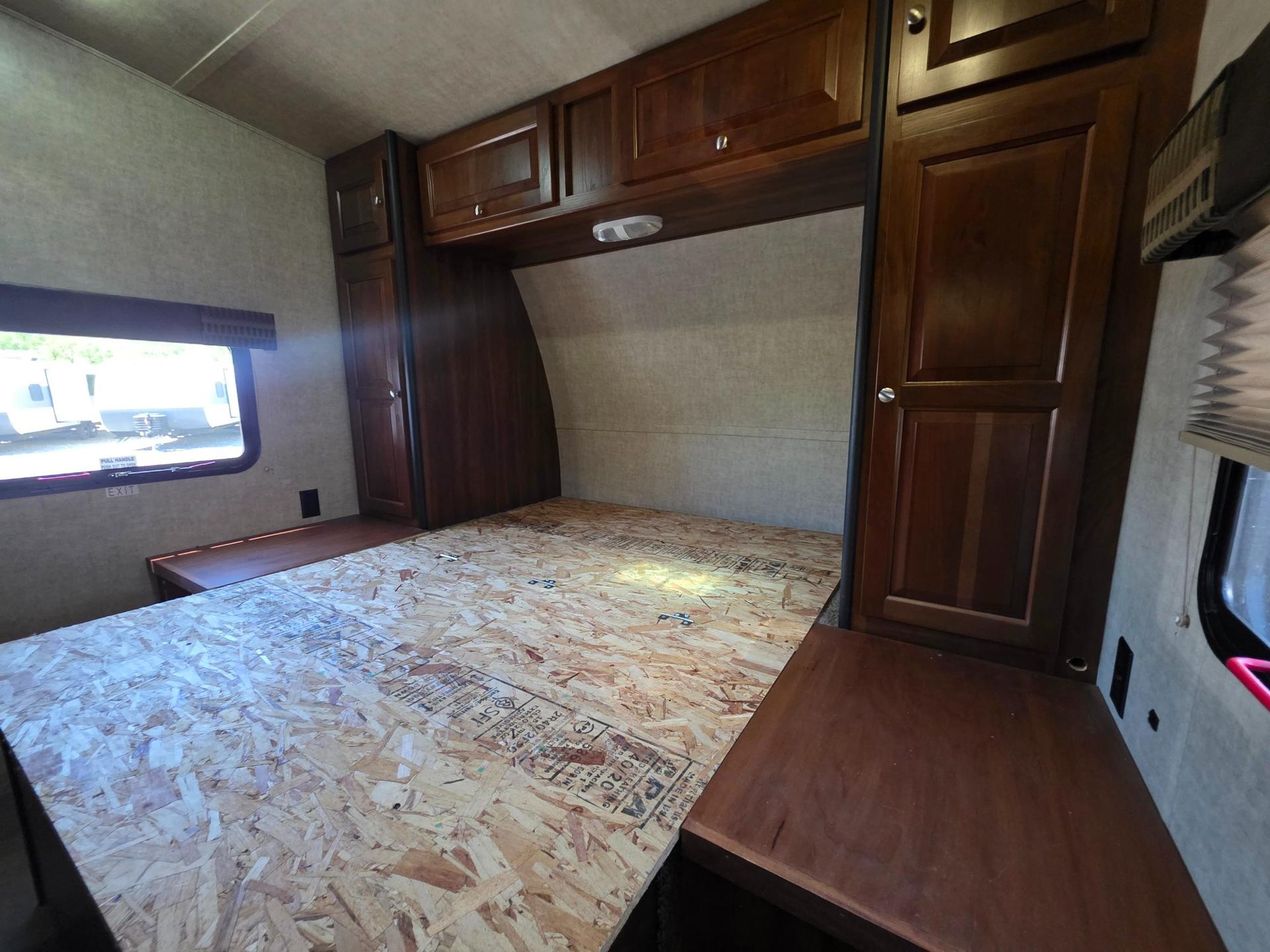 2015 Keystone 2015 Keystone Impact - thumbnail 33