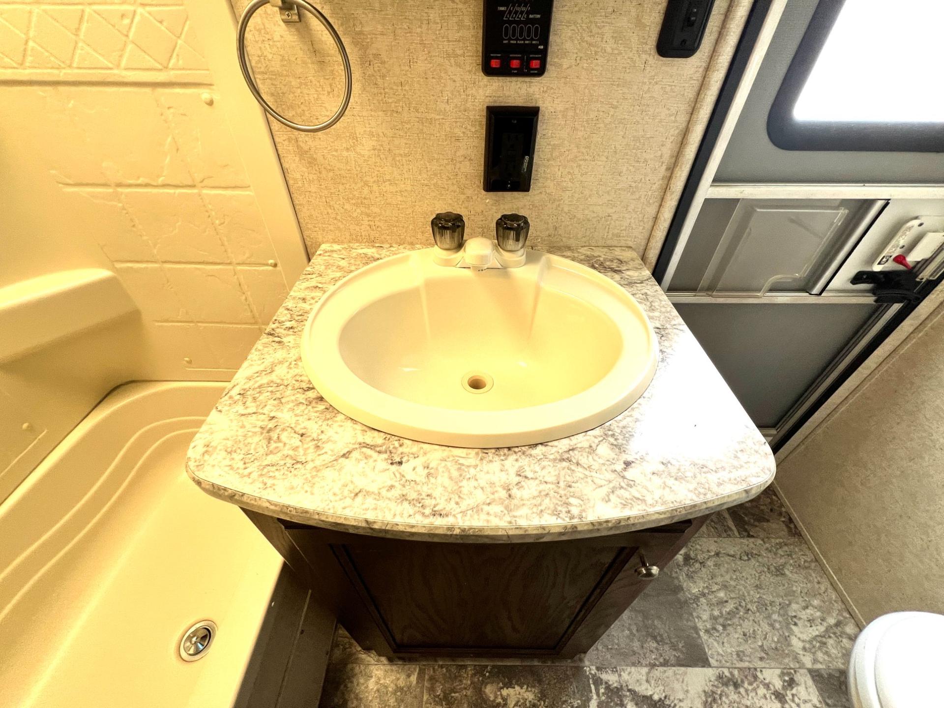 2017 Heartland 2017 Heartland Prowler - thumbnail 36