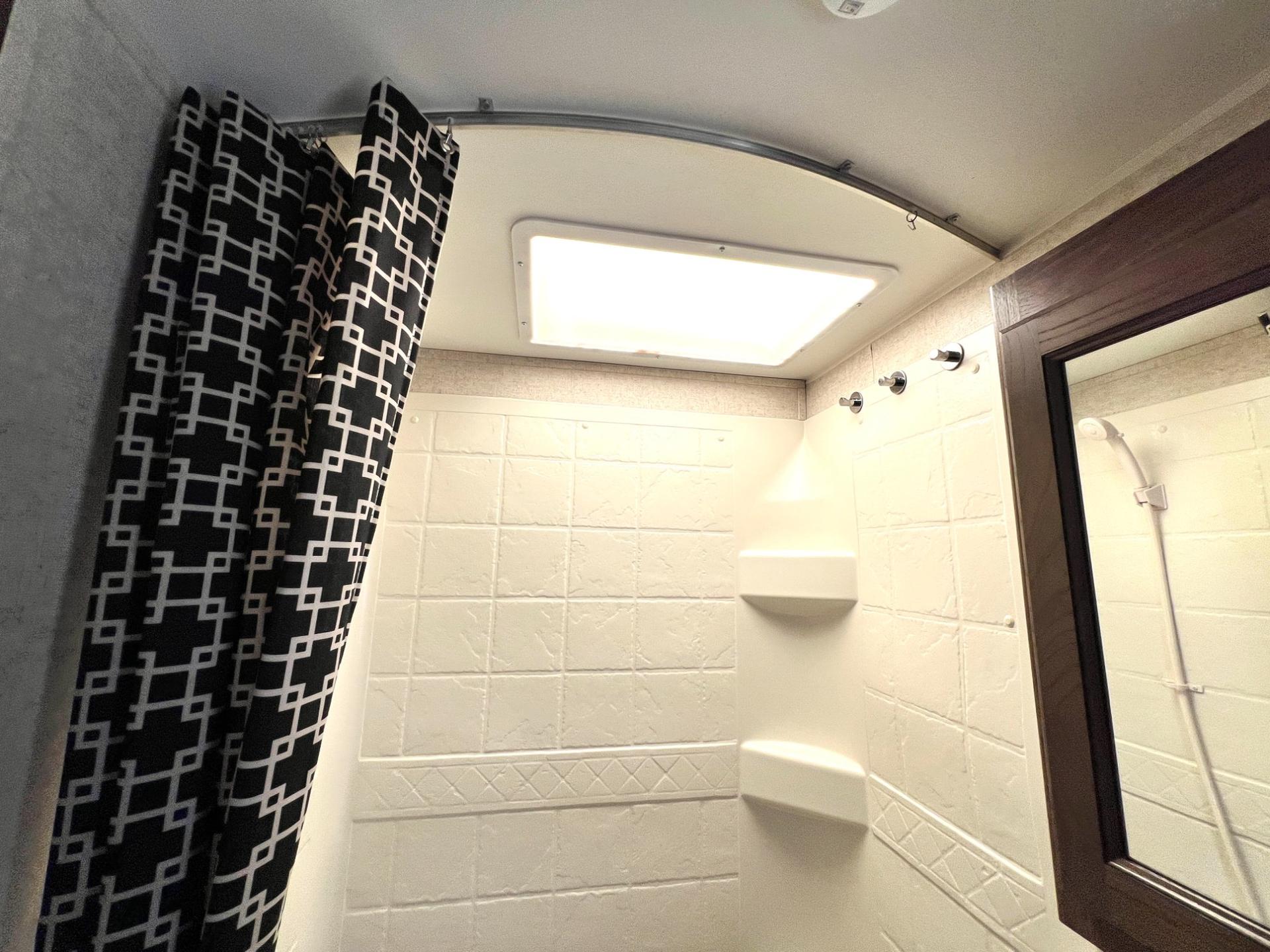 2017 Heartland 2017 Heartland Prowler - thumbnail 39