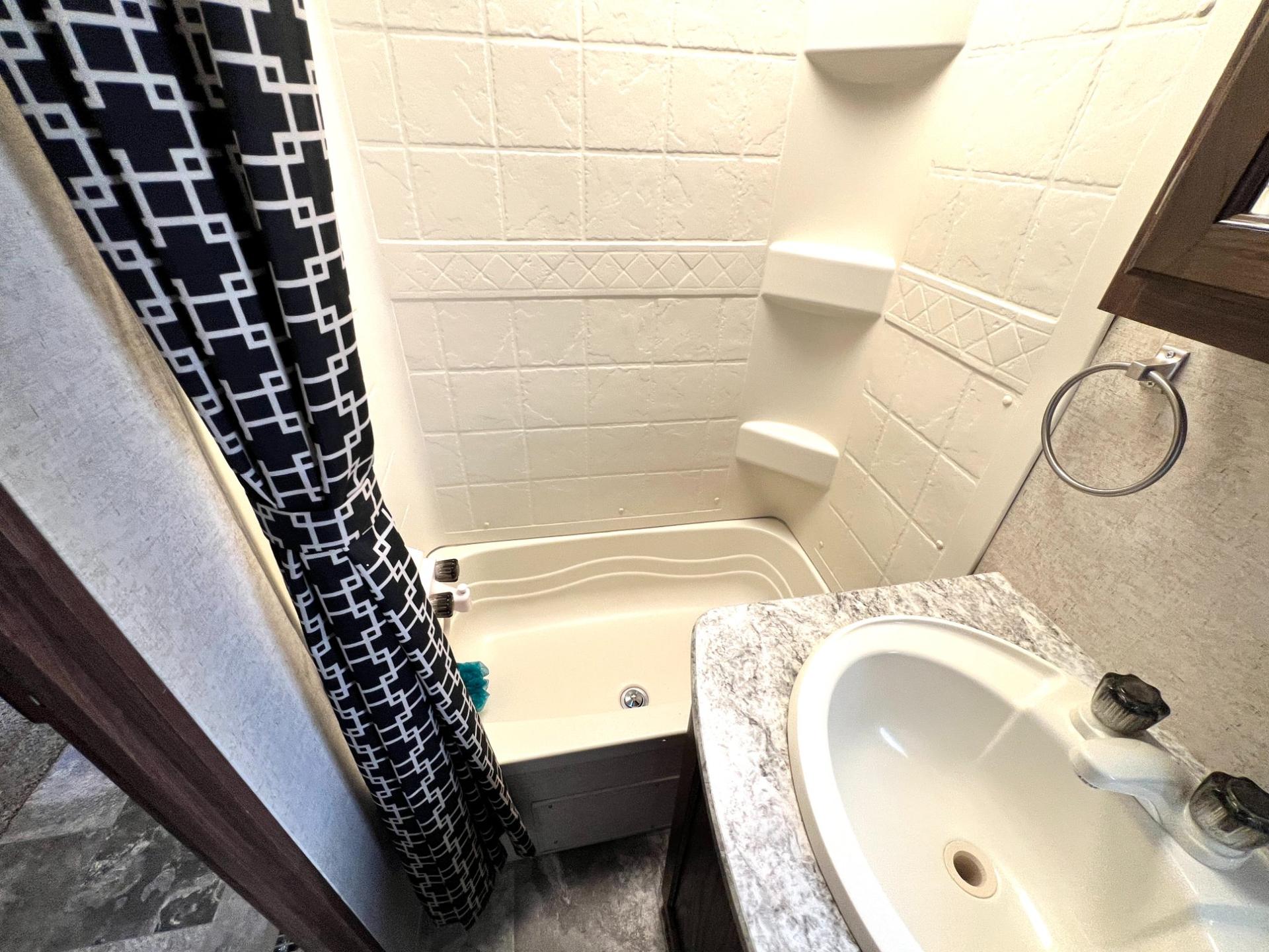 2017 Heartland 2017 Heartland Prowler - thumbnail 40