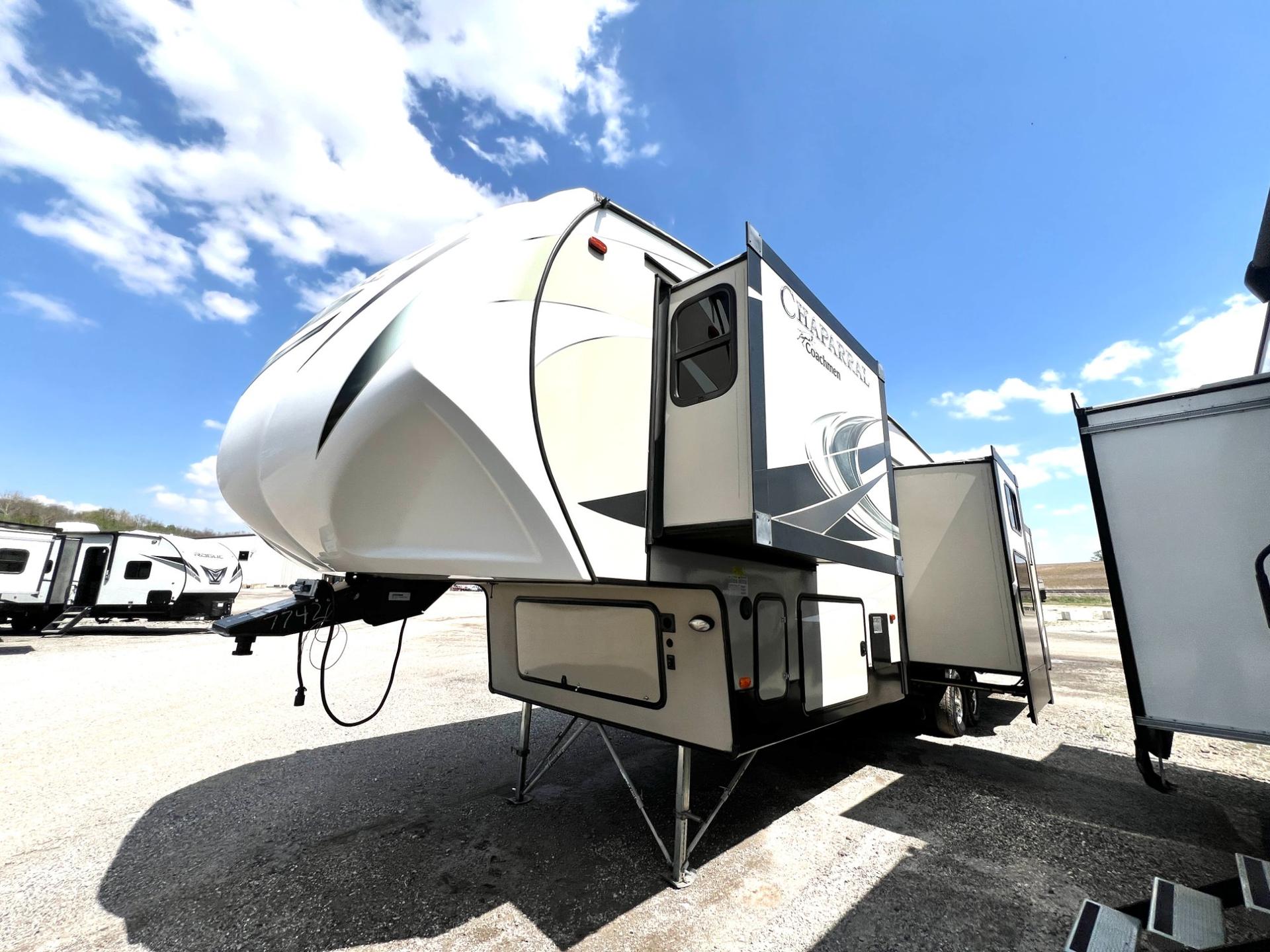 2018 Coachmen 2018 Coachmen Chaparral - thumbnail 3