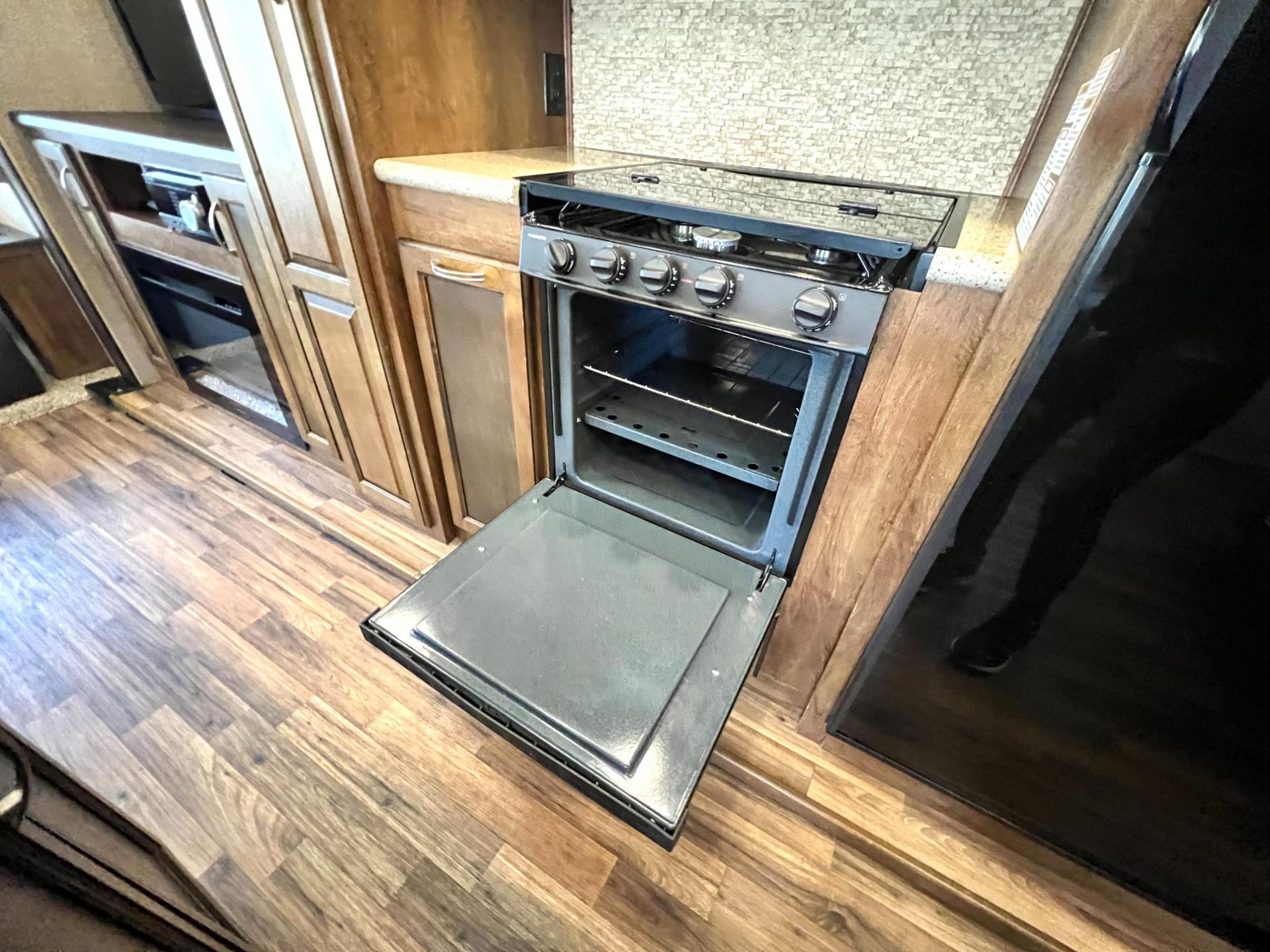 2018 Coachmen 2018 Coachmen Chaparral - thumbnail 25