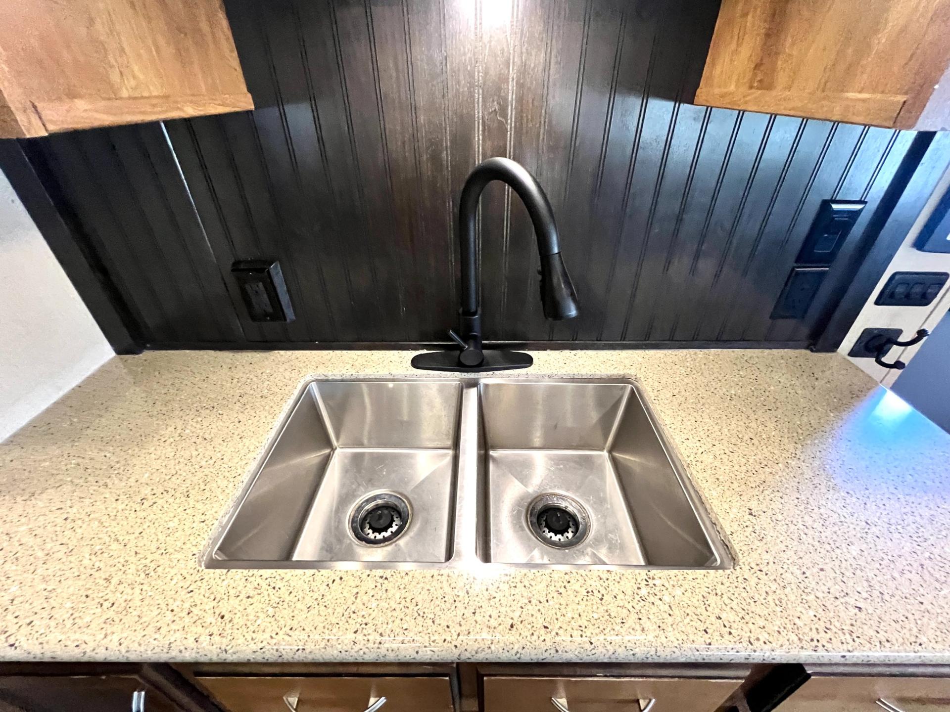 2018 Coachmen 2018 Coachmen Chaparral - thumbnail 32