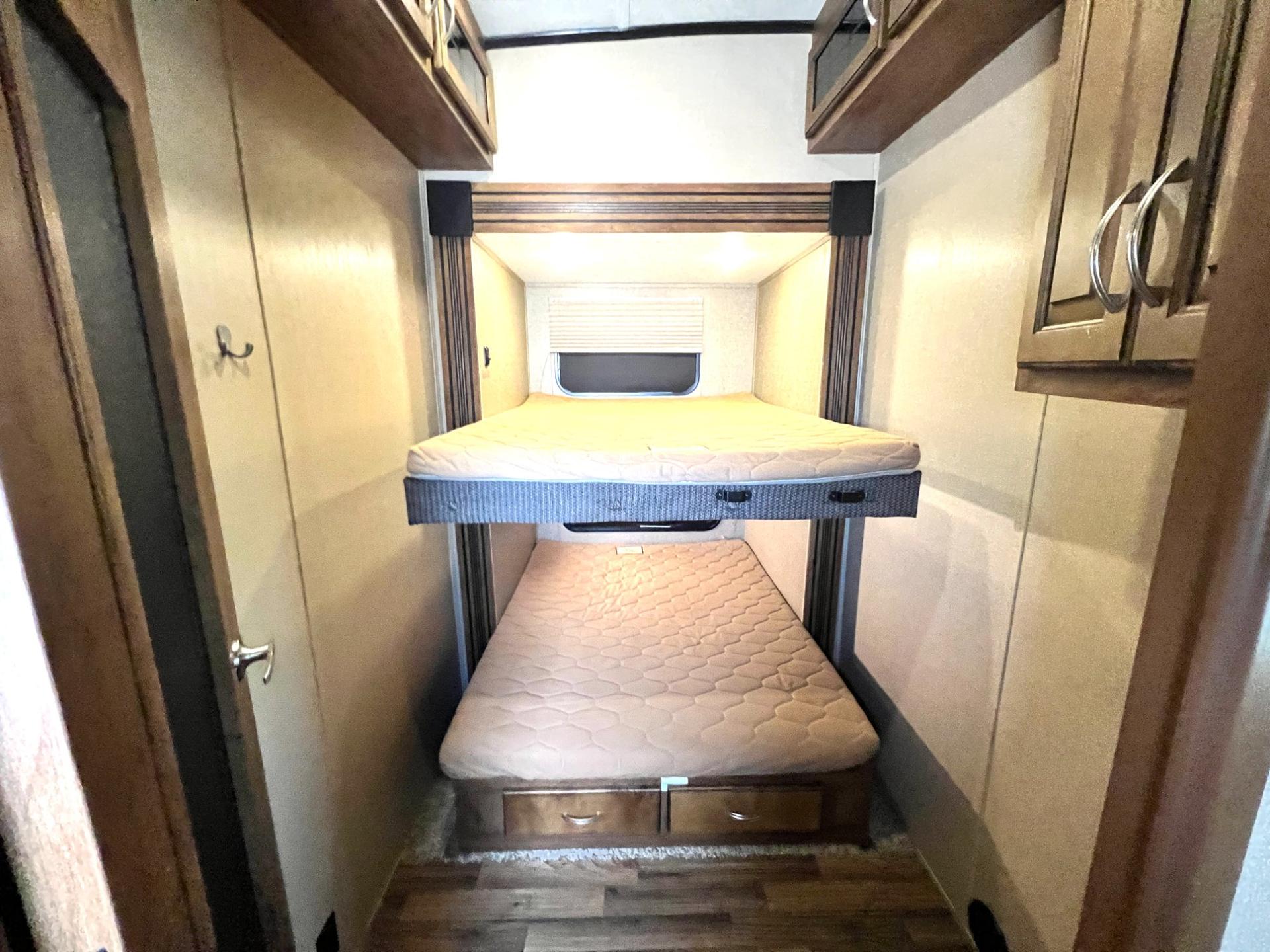 2018 Coachmen 2018 Coachmen Chaparral - thumbnail 34