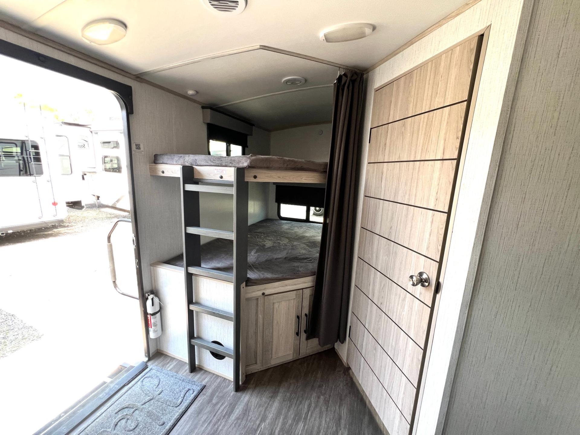 2022 Cruiser 2022 Cruiser Twilight Signature - thumbnail 25