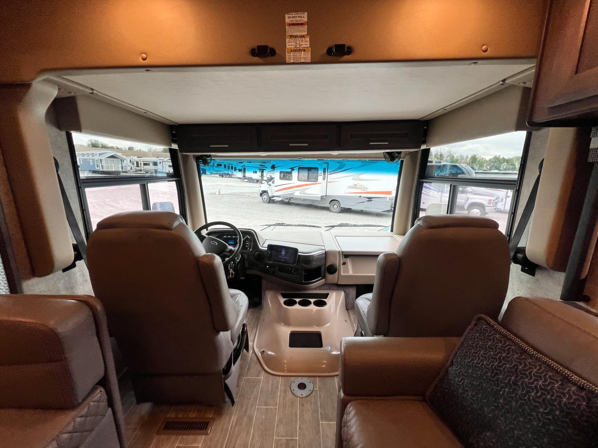2021 Thor Motor Coach 2021 Thor Motor Coach Outlaw - thumbnail 3
