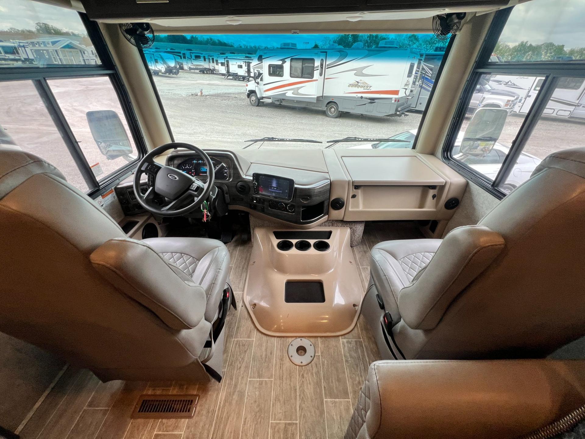 2021 Thor Motor Coach 2021 Thor Motor Coach Outlaw - thumbnail 4