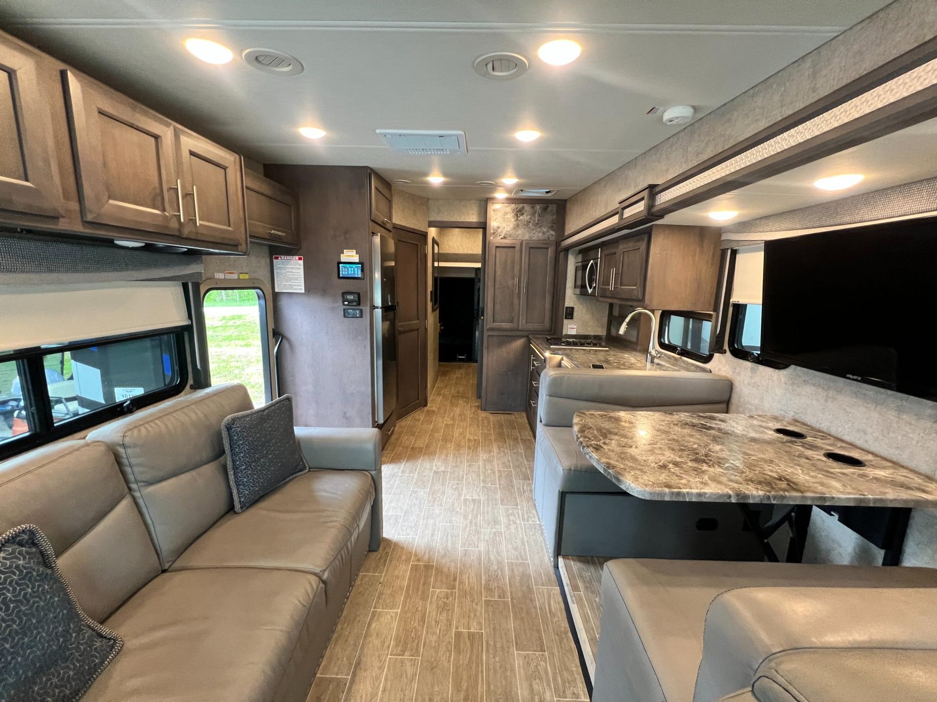 2021 Thor Motor Coach 2021 Thor Motor Coach Outlaw - thumbnail 10