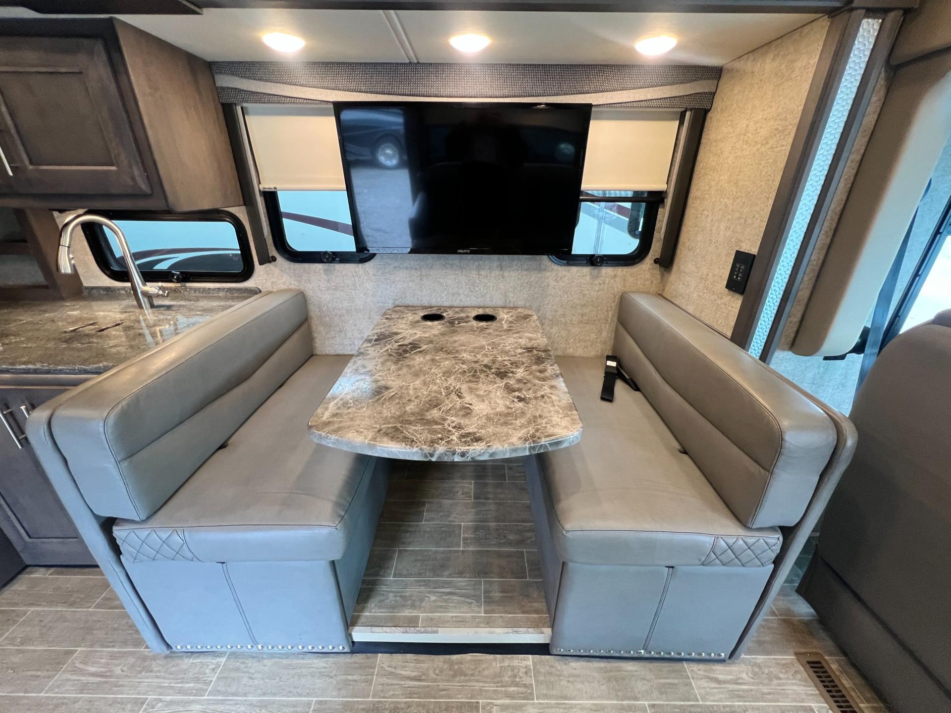 2021 Thor Motor Coach 2021 Thor Motor Coach Outlaw - thumbnail 11