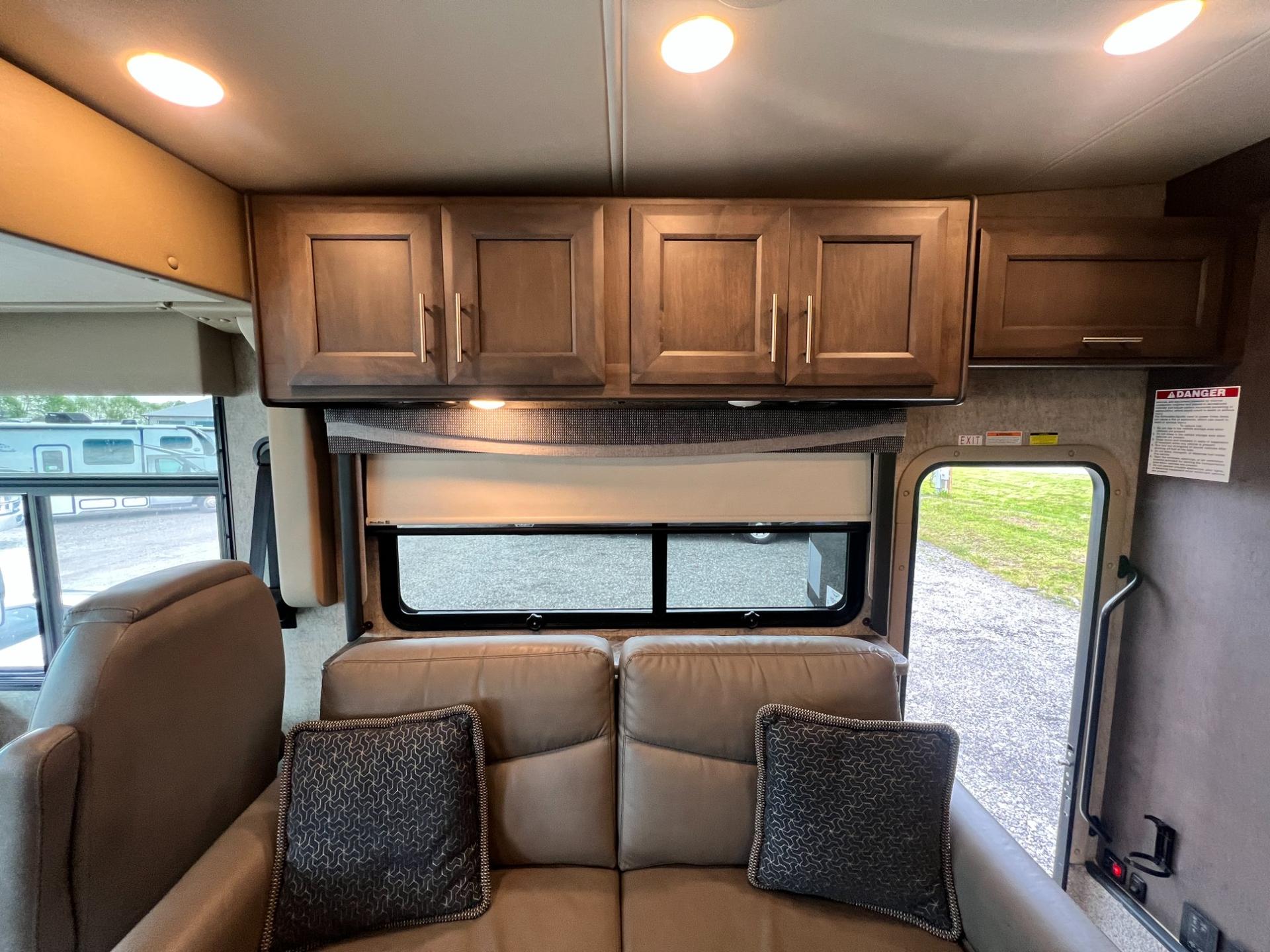 2021 Thor Motor Coach 2021 Thor Motor Coach Outlaw - thumbnail 12