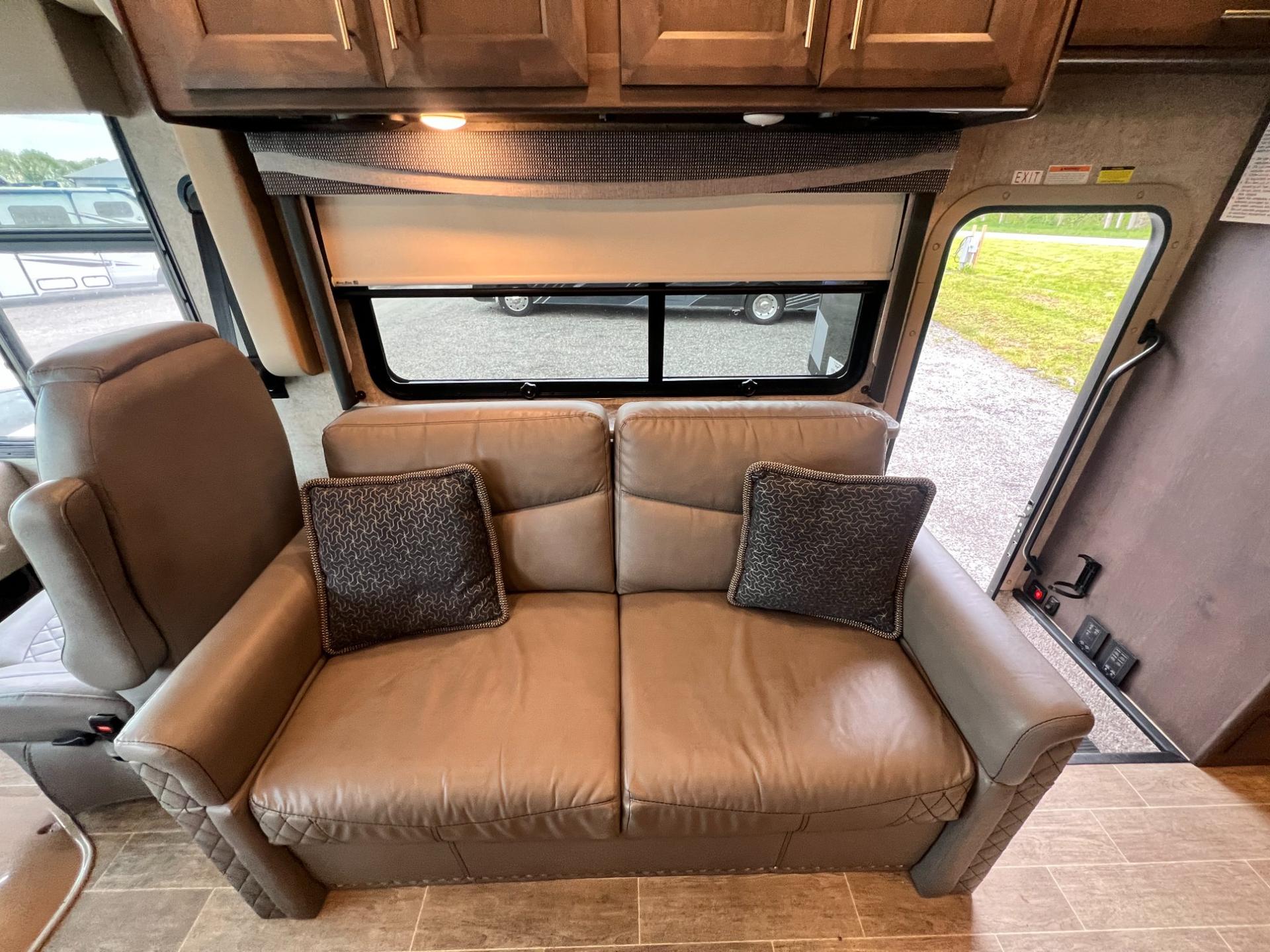 2021 Thor Motor Coach 2021 Thor Motor Coach Outlaw - thumbnail 14
