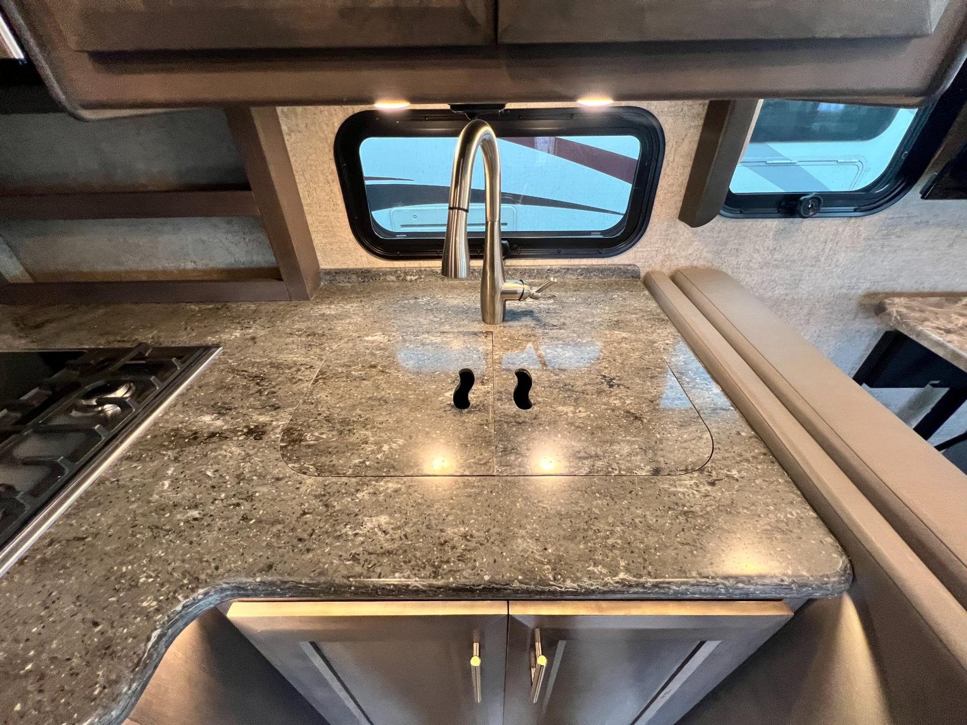 2021 Thor Motor Coach 2021 Thor Motor Coach Outlaw - thumbnail 18