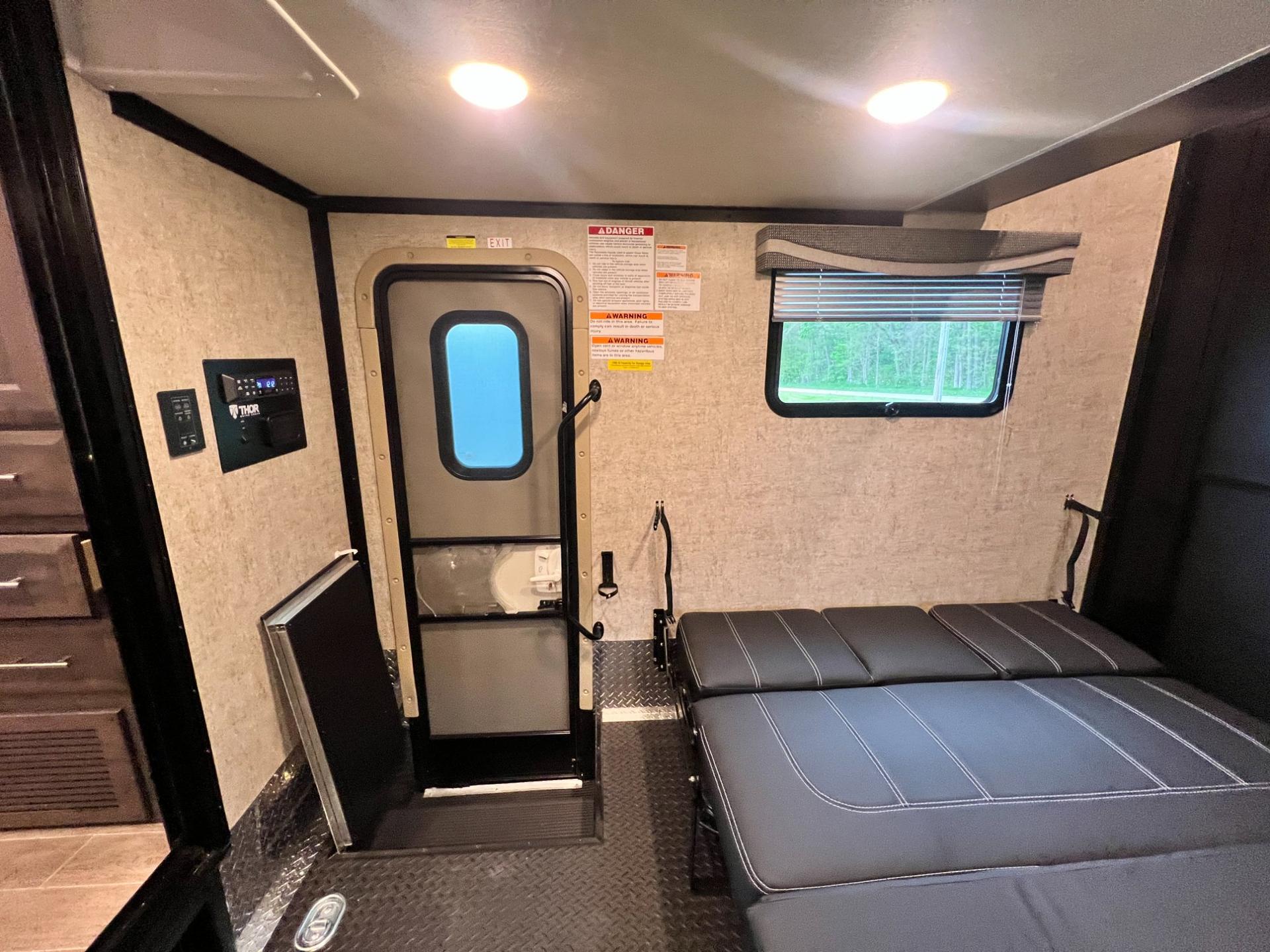 2021 Thor Motor Coach 2021 Thor Motor Coach Outlaw - thumbnail 40