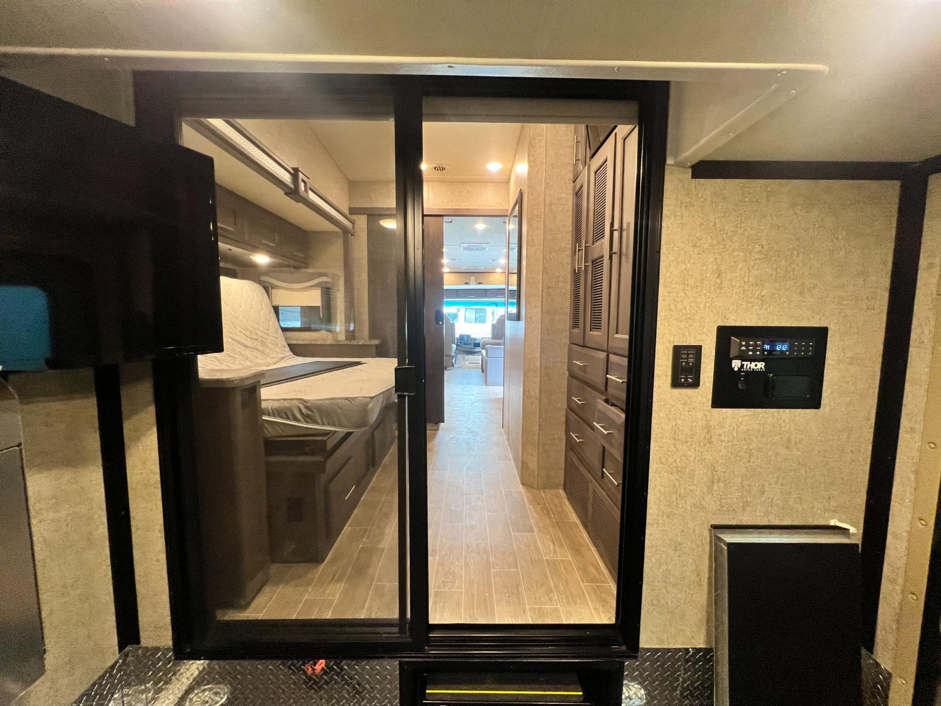 2021 Thor Motor Coach 2021 Thor Motor Coach Outlaw - thumbnail 41
