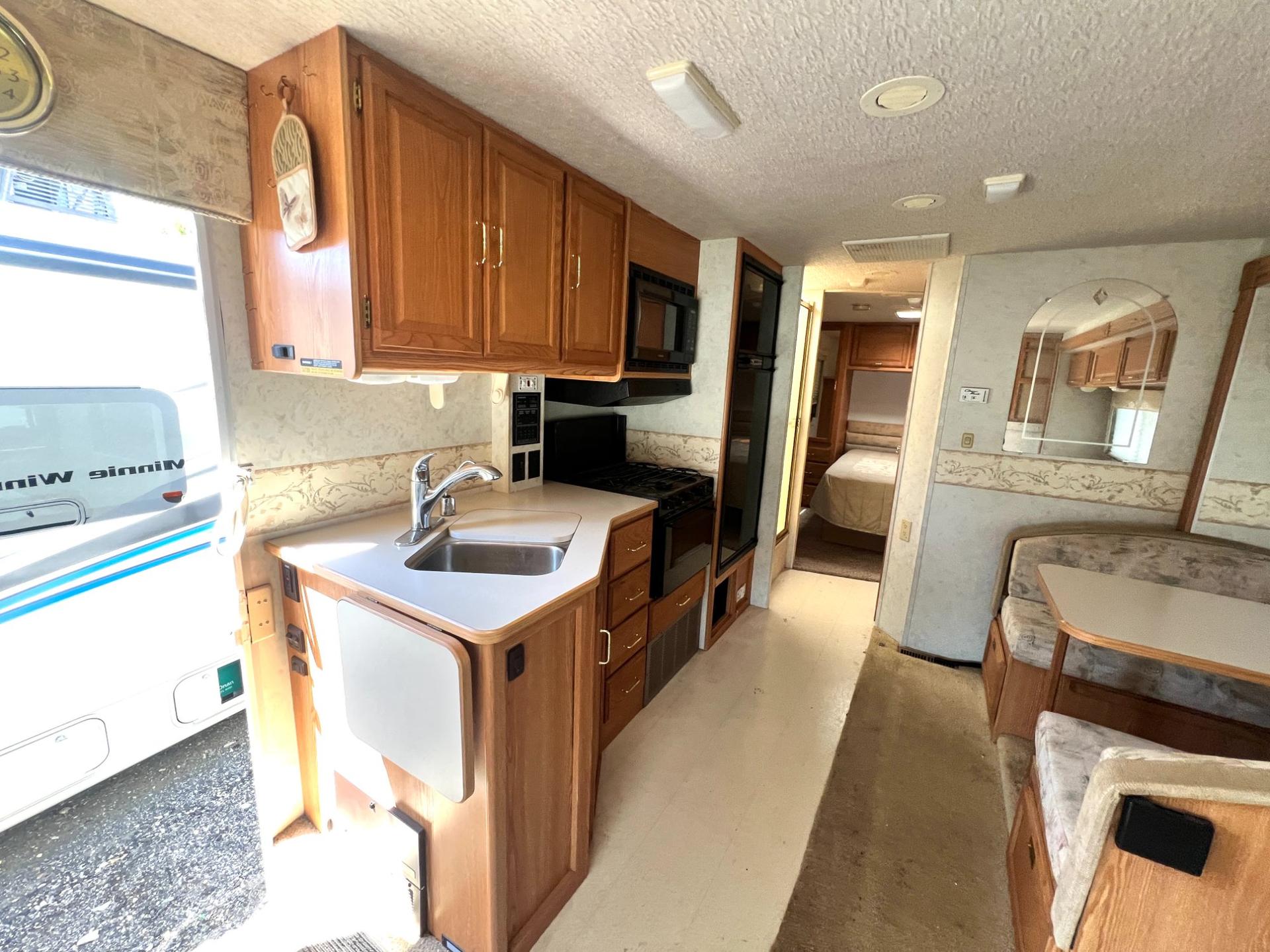 2001 Winnebago 2001 Winnebago Minnie Winnie - thumbnail 14