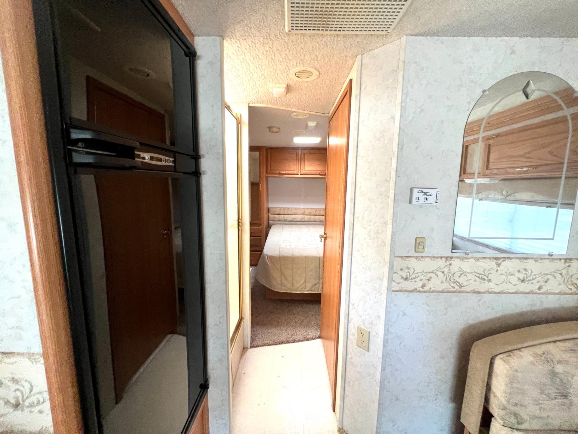 2001 Winnebago 2001 Winnebago Minnie Winnie - thumbnail 21