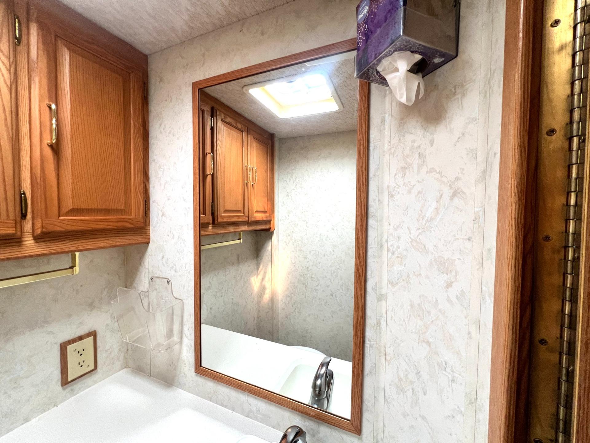 2001 Winnebago 2001 Winnebago Minnie Winnie - thumbnail 27