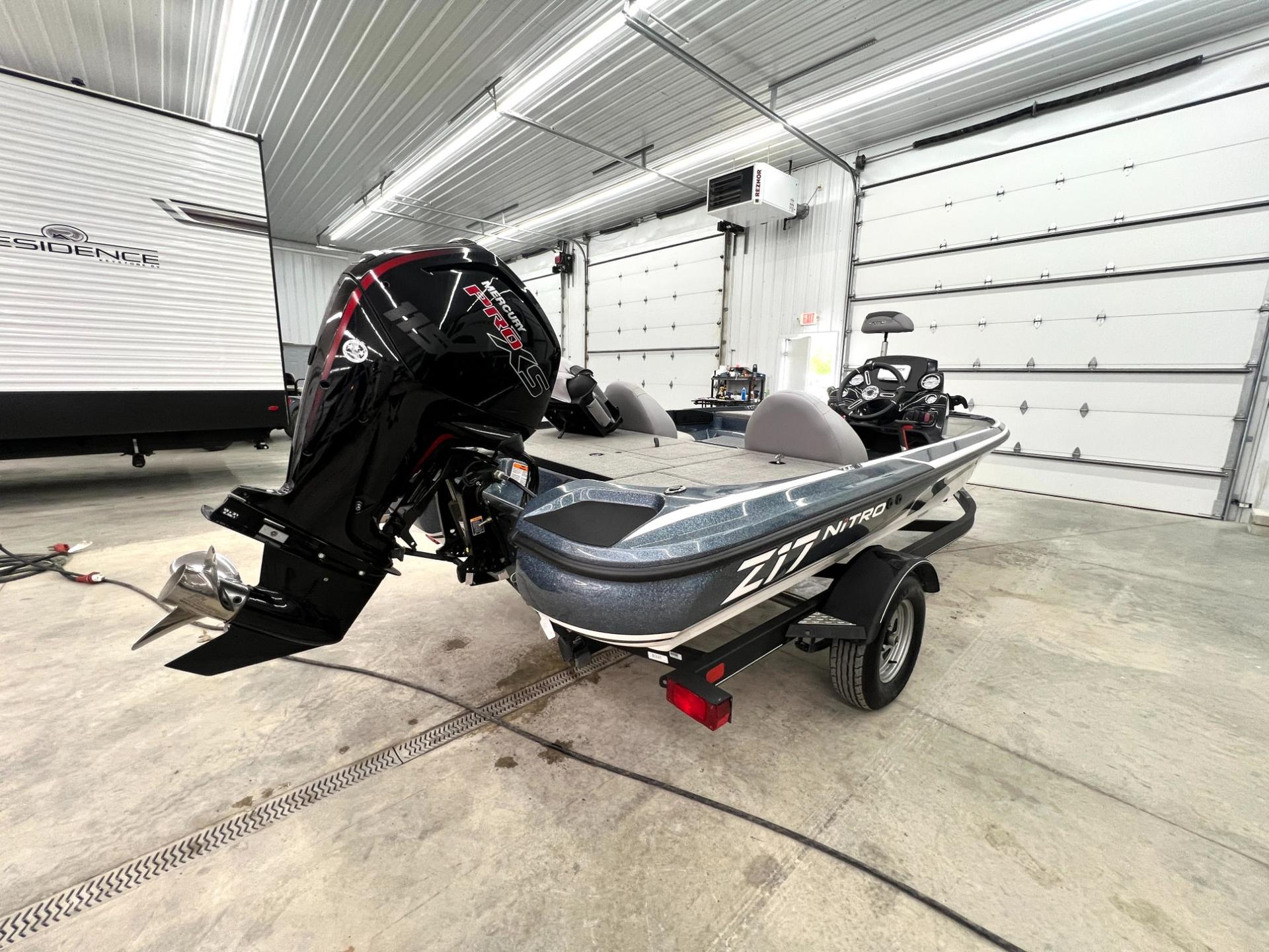 2018 Nitro 2018 Nitro Z17 - thumbnail 3