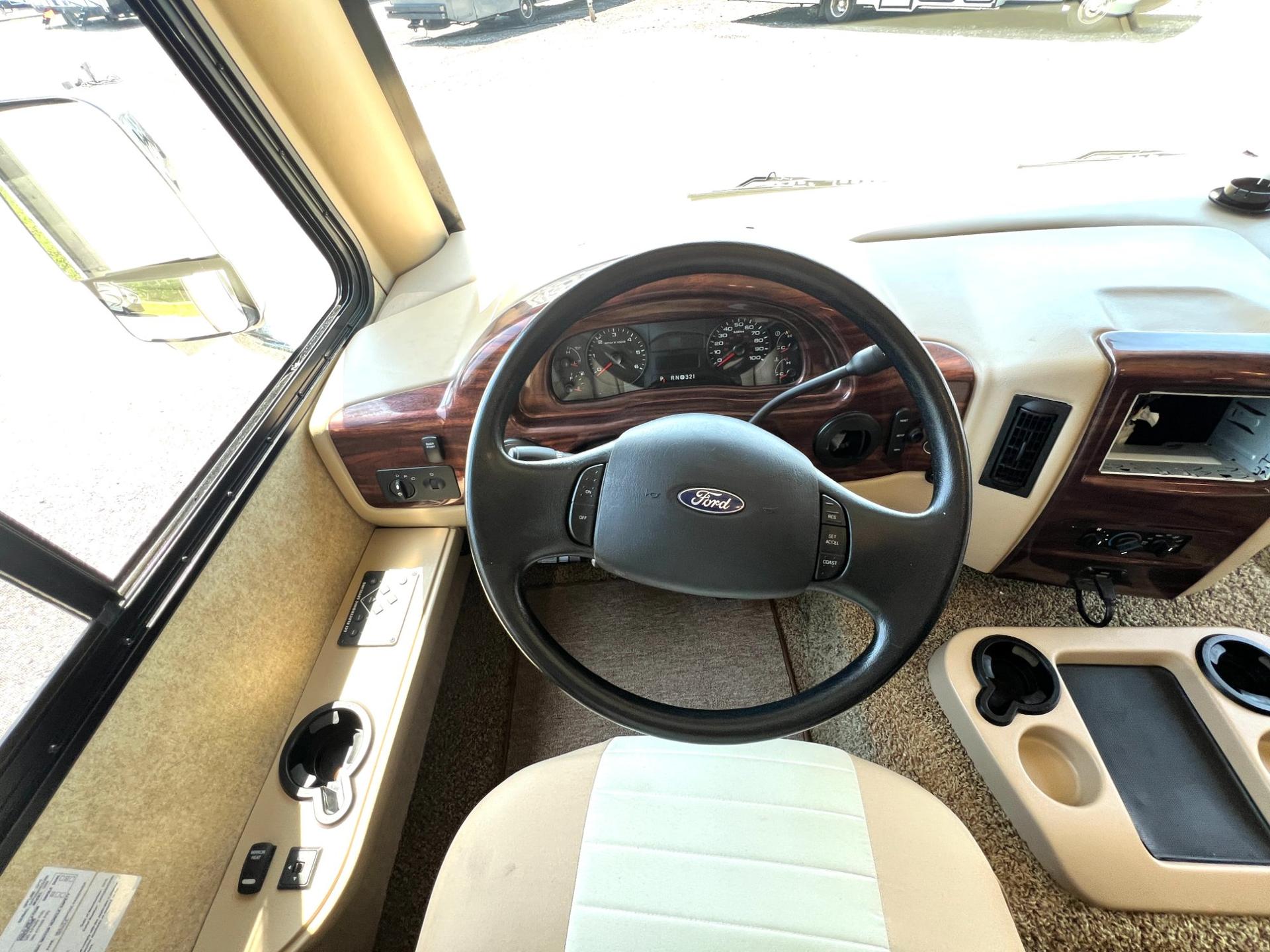 2015 Thor Motor Coach 2015 Thor Motor Coach ACE - thumbnail 18