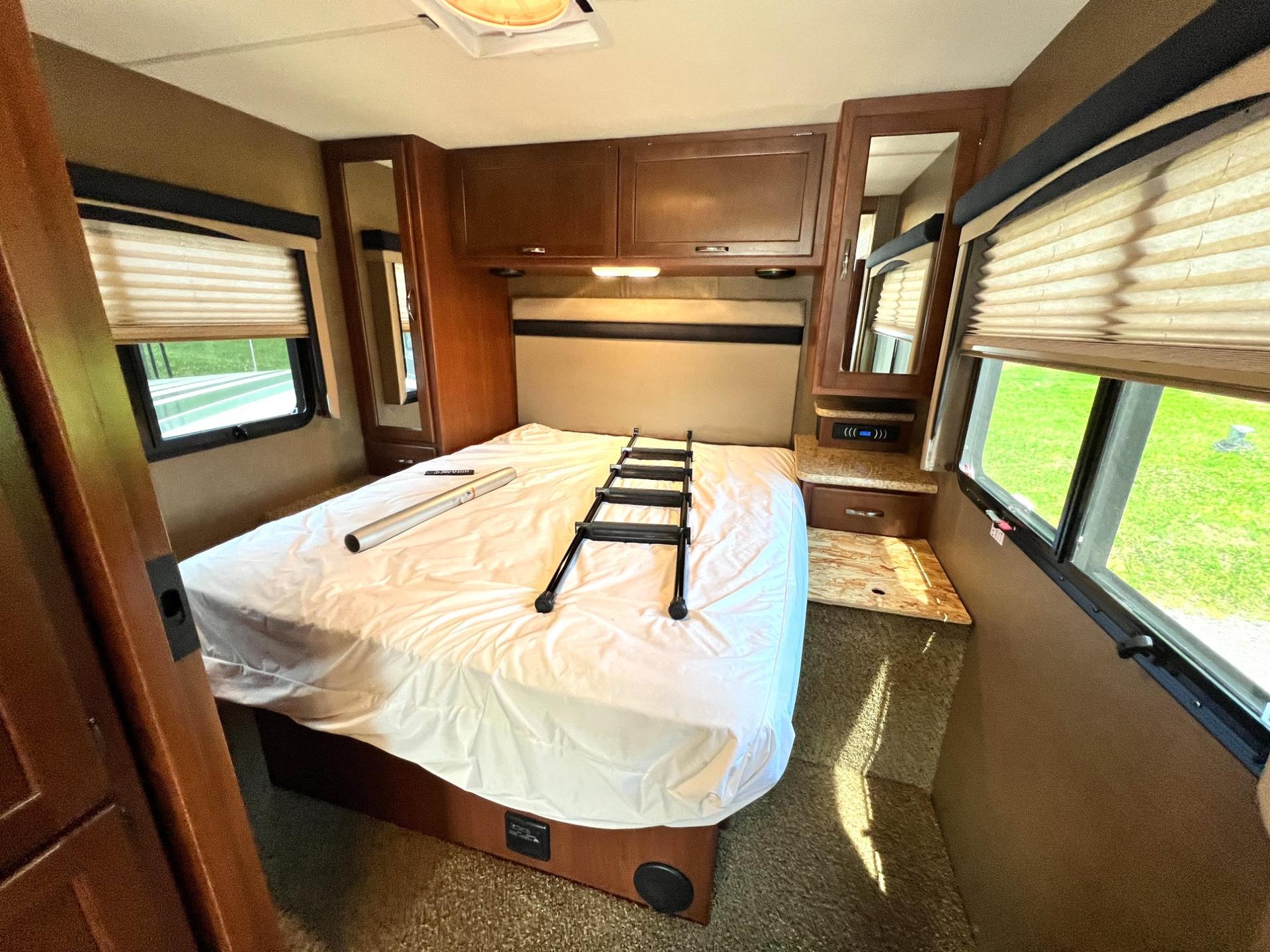 2015 Thor Motor Coach 2015 Thor Motor Coach ACE - thumbnail 46