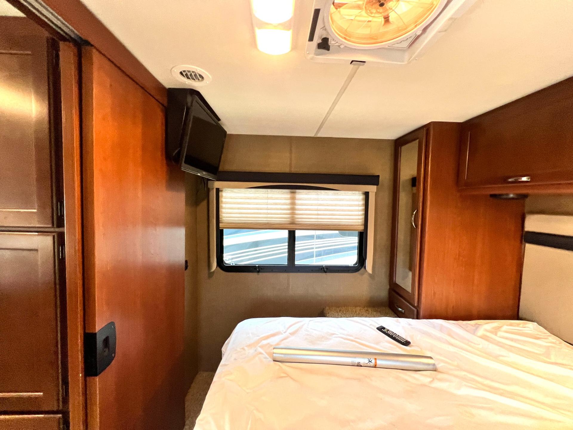 2015 Thor Motor Coach 2015 Thor Motor Coach ACE - thumbnail 48