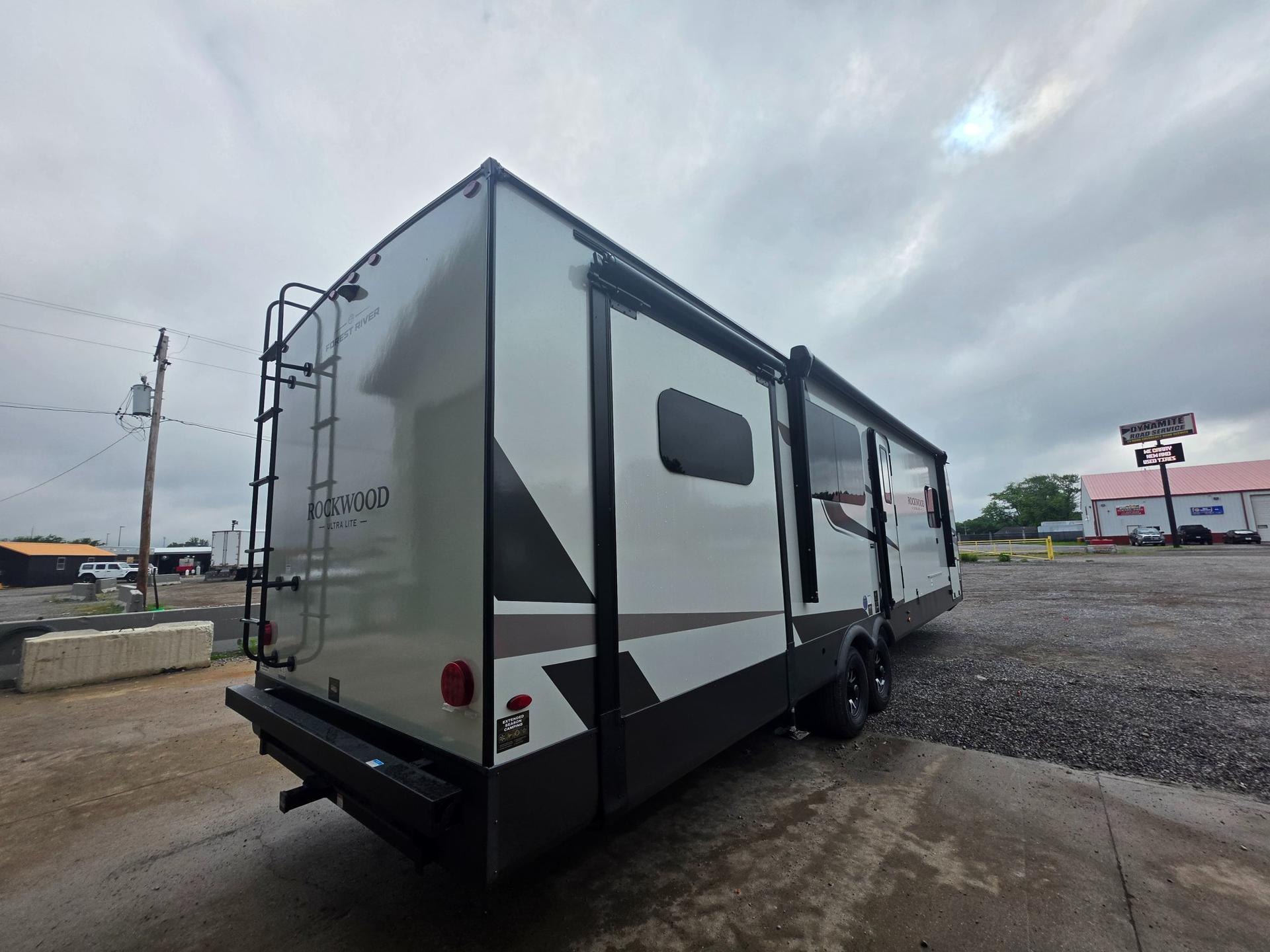 2027 Forest River 2027 Forest River Rockwood Ultra Lite - thumbnail 5