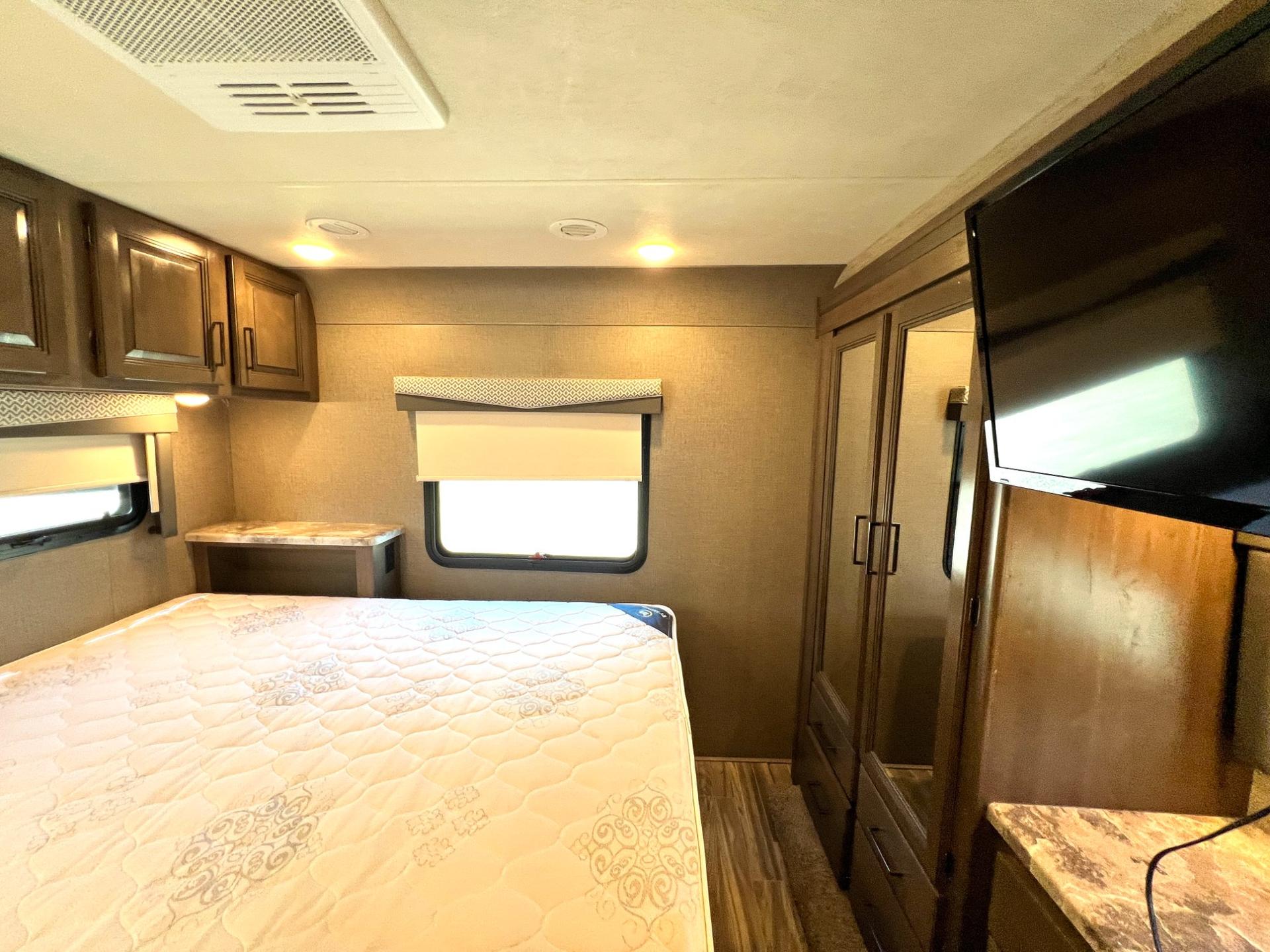 2021 Thor Motor Coach 2021 Thor Motor Coach Four Winds - thumbnail 39
